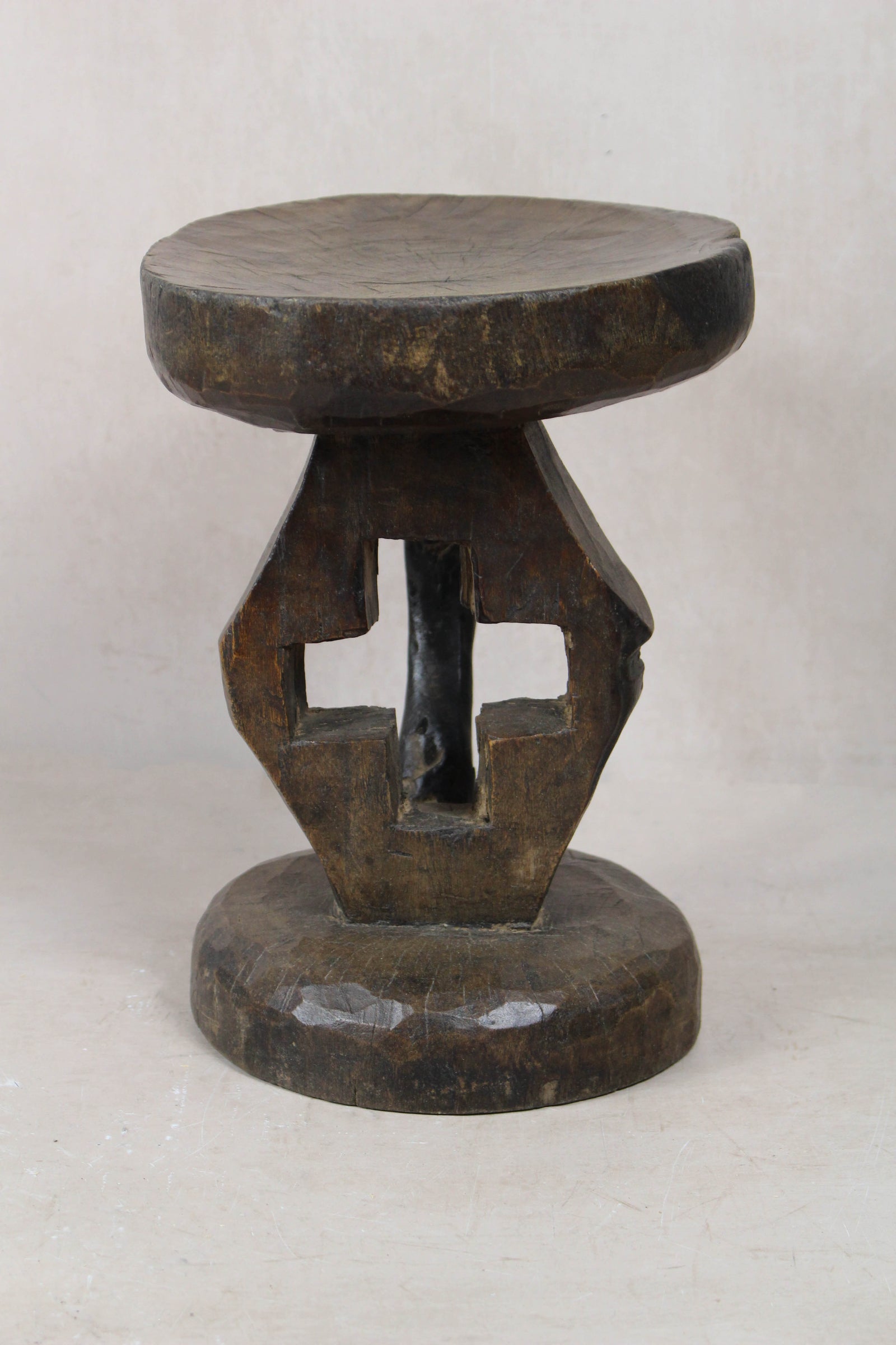 Tonga Stool - 172.16