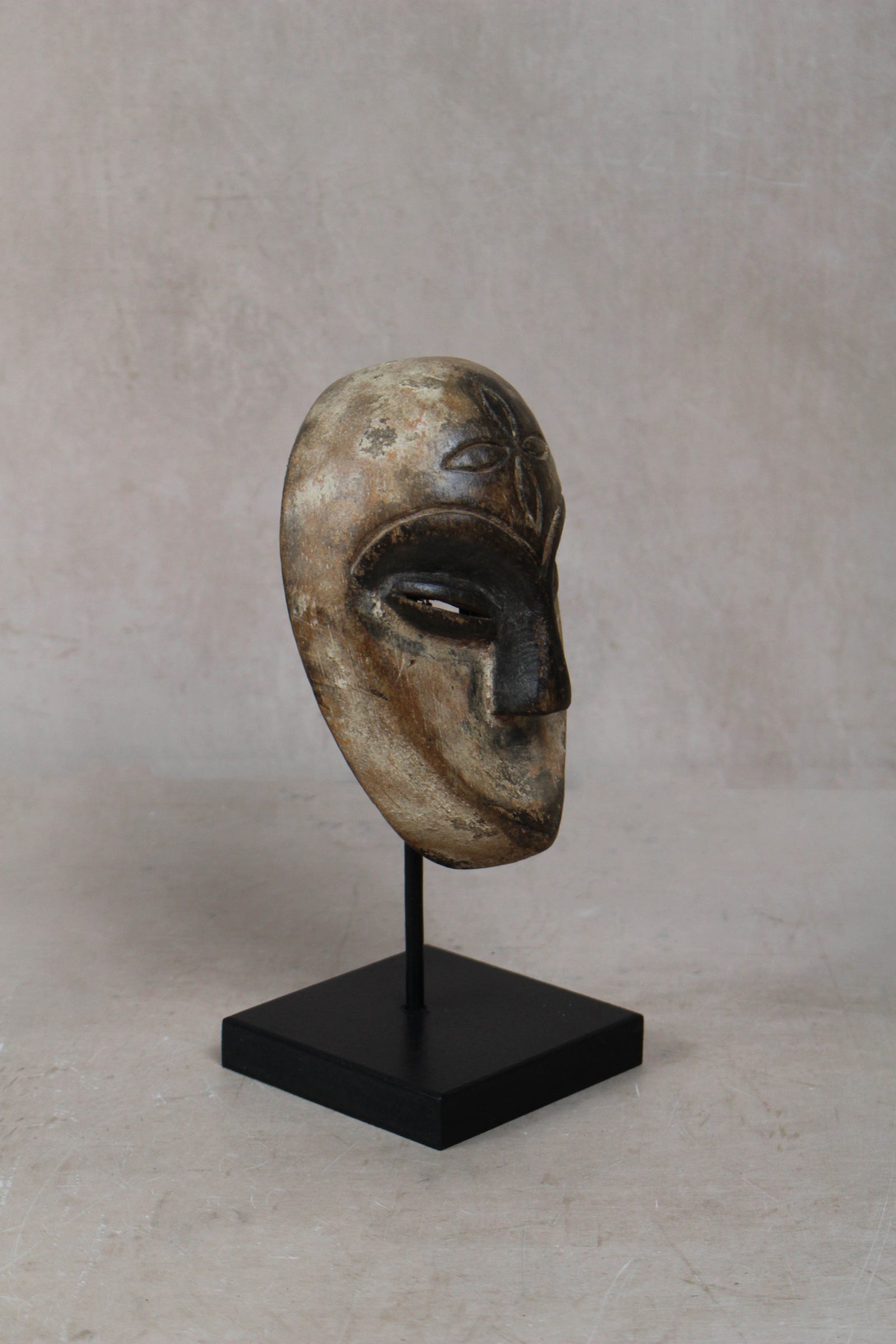 Hand Carved Fang African mask small - 204.3