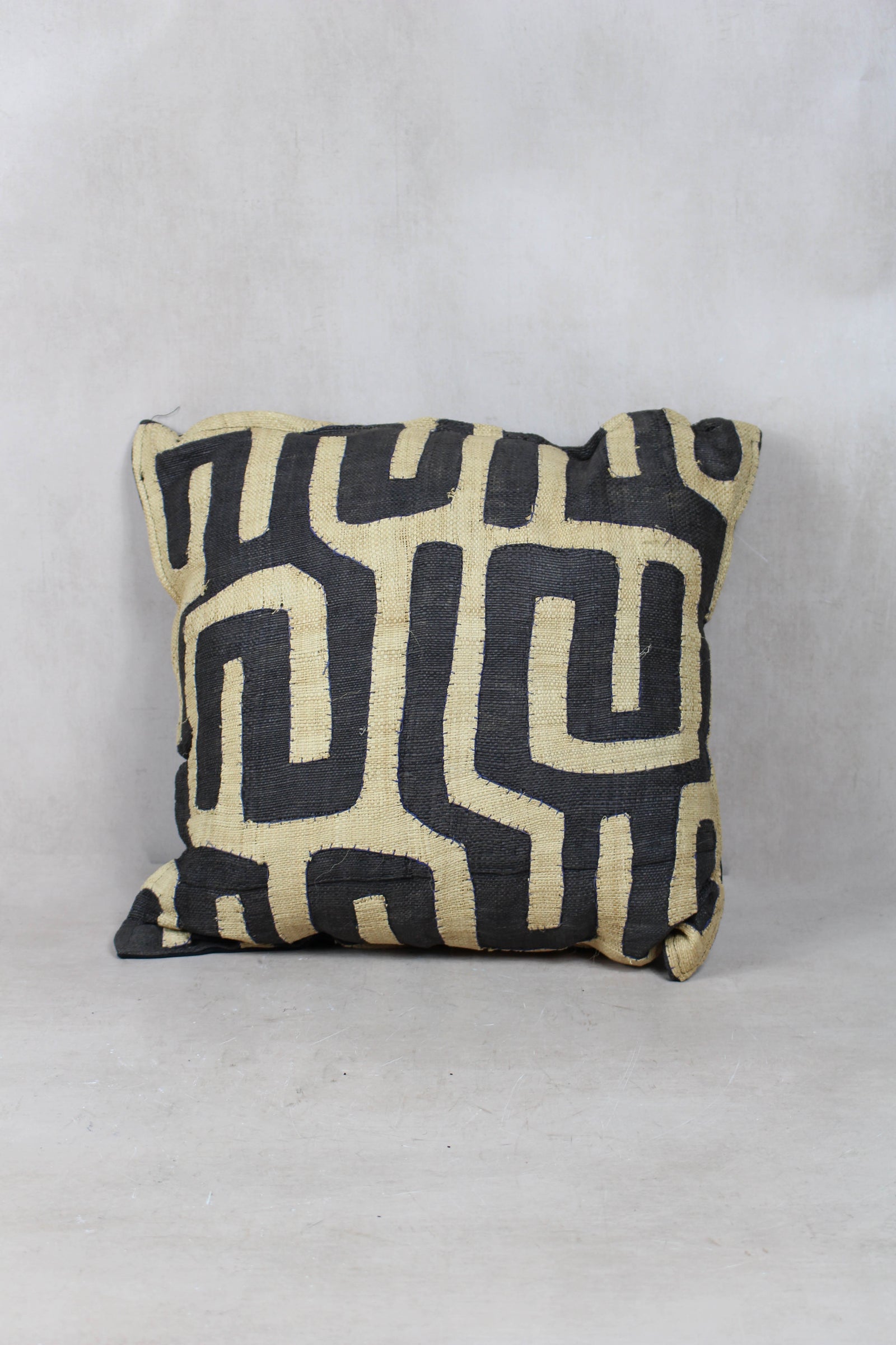 Vintage Kuba raffia cloth cushion cover from DR Congo, 40×40cm