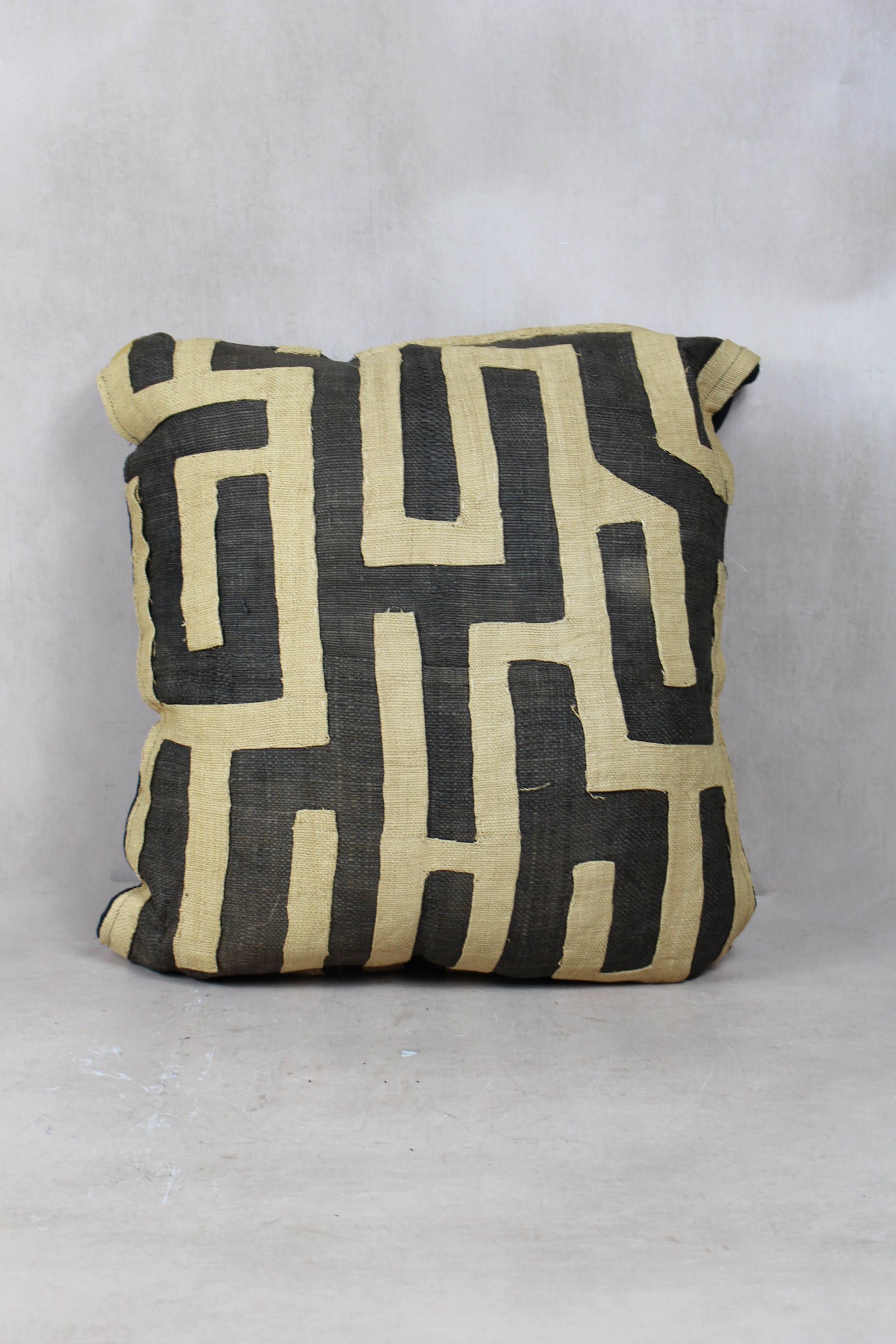 Vintage Kuba raffia cloth cushion cover from DR Congo, 45×40cm