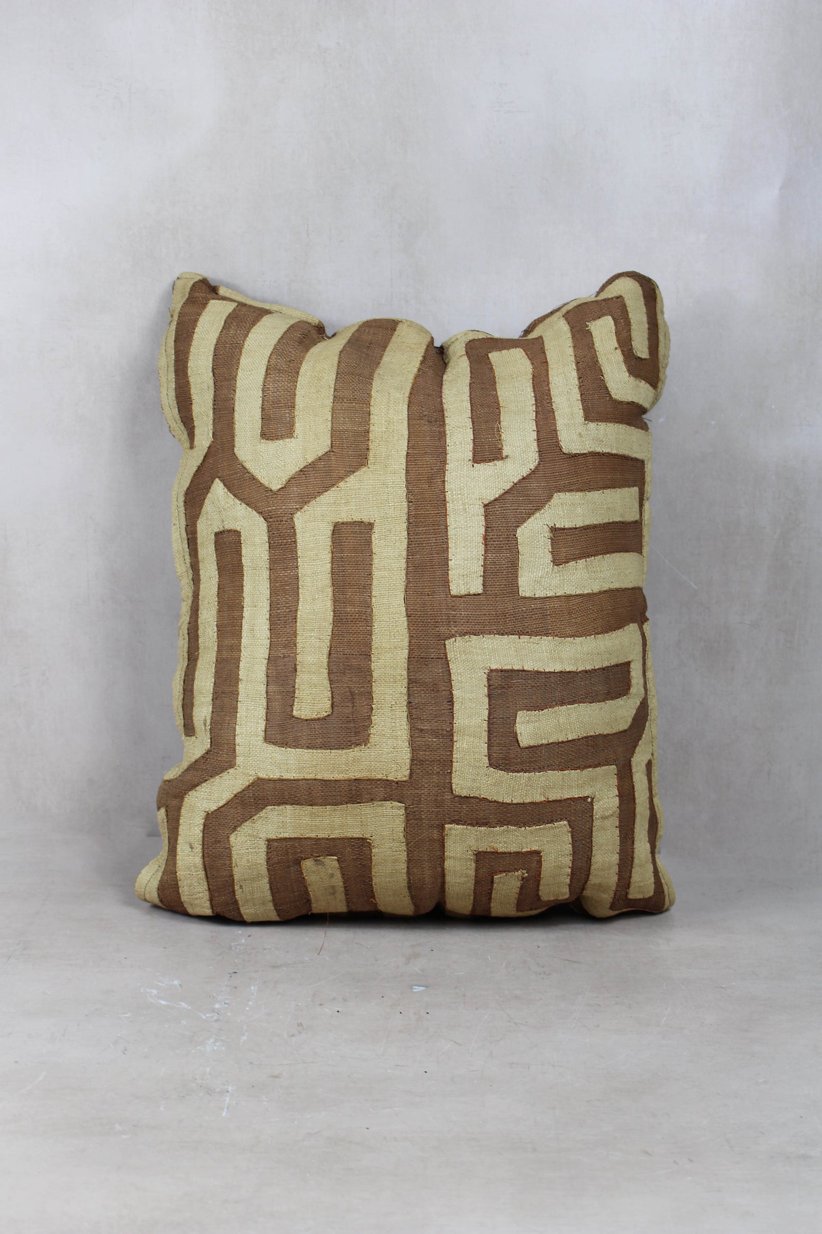Vintage Kuba raffia cloth cushion cover from DR Congo, 50×40cm