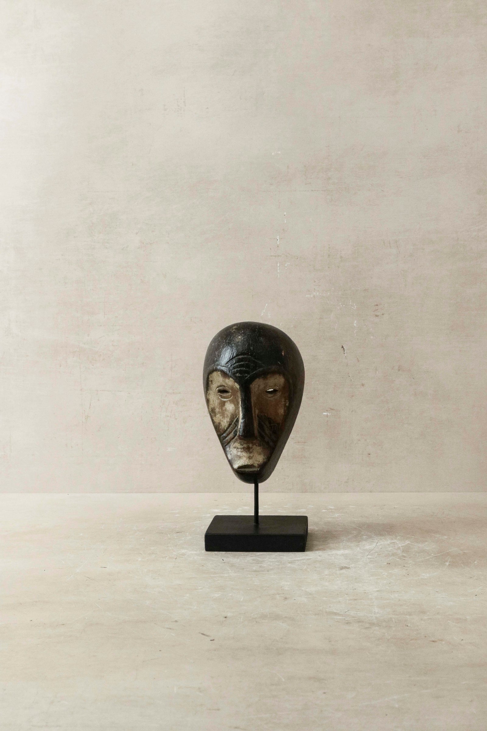 Hand carved African mask replica - 60.41
