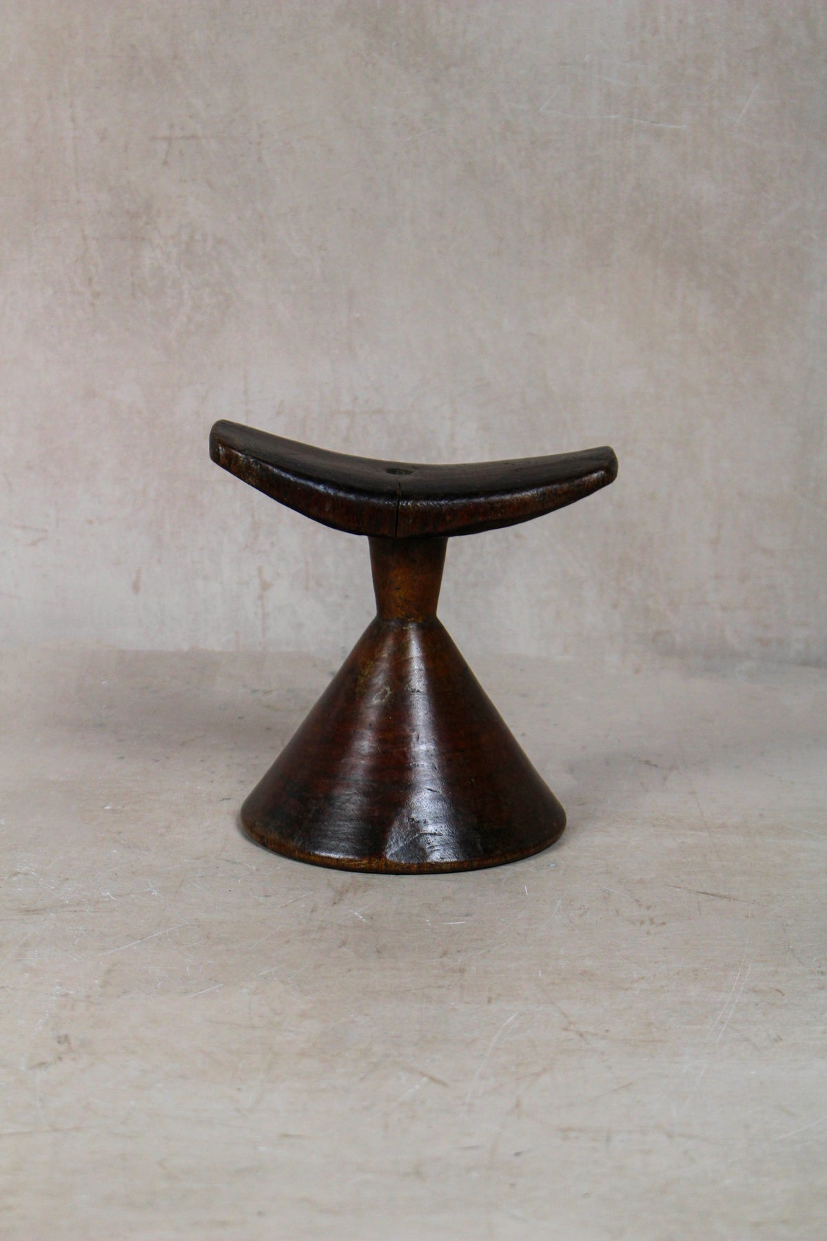 Vintage hand-carved Ethiopian wooden headrest in dark wood, sculptural African artefact (23.7)