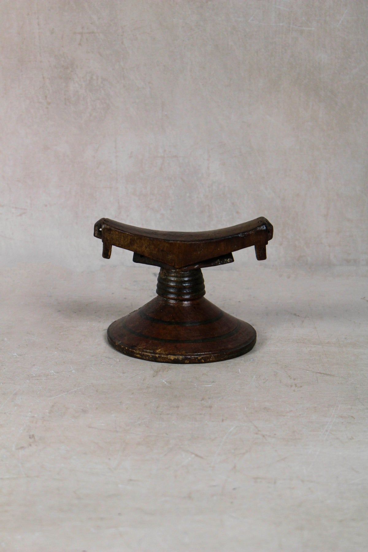 Vintage hand-carved Ethiopian wooden headrest in dark wood, sculptural African artefact (23.8)