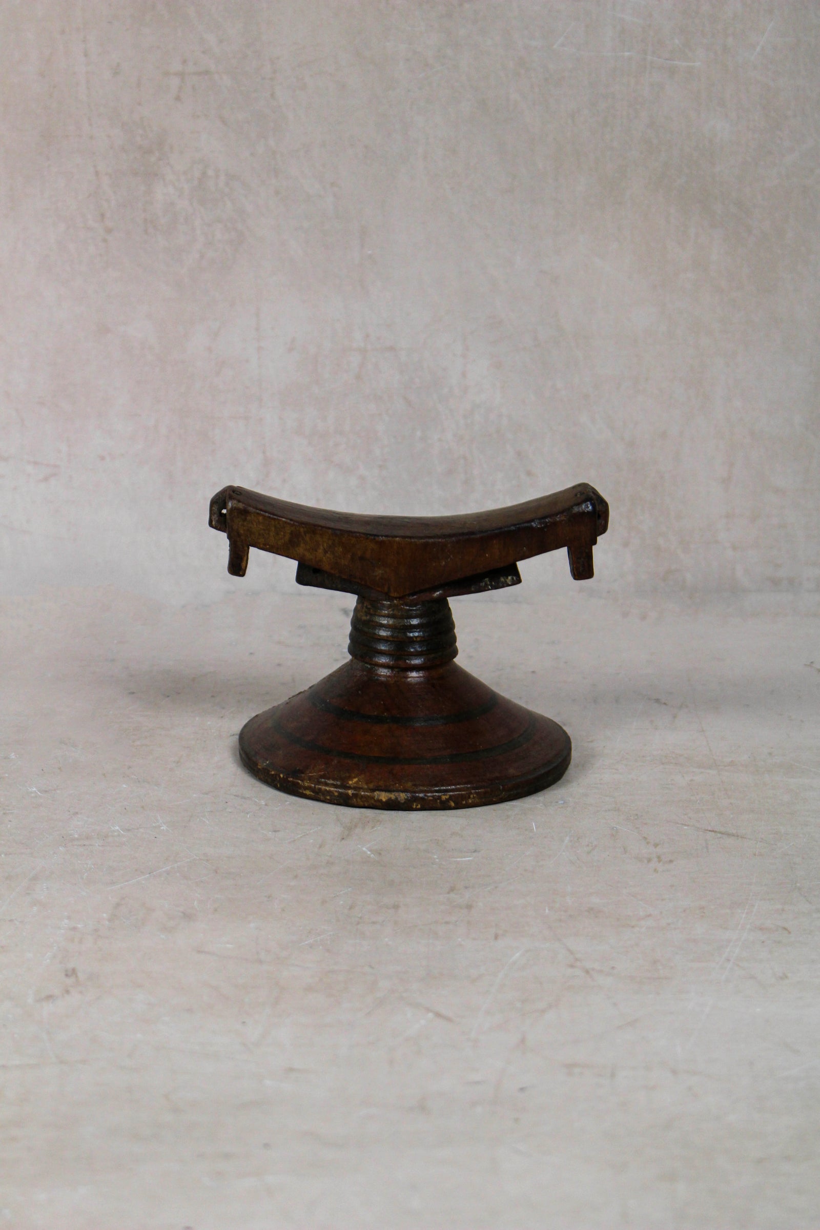 Vintage hand-carved Ethiopian wooden headrest in dark wood, sculptural African artefact (23.8)