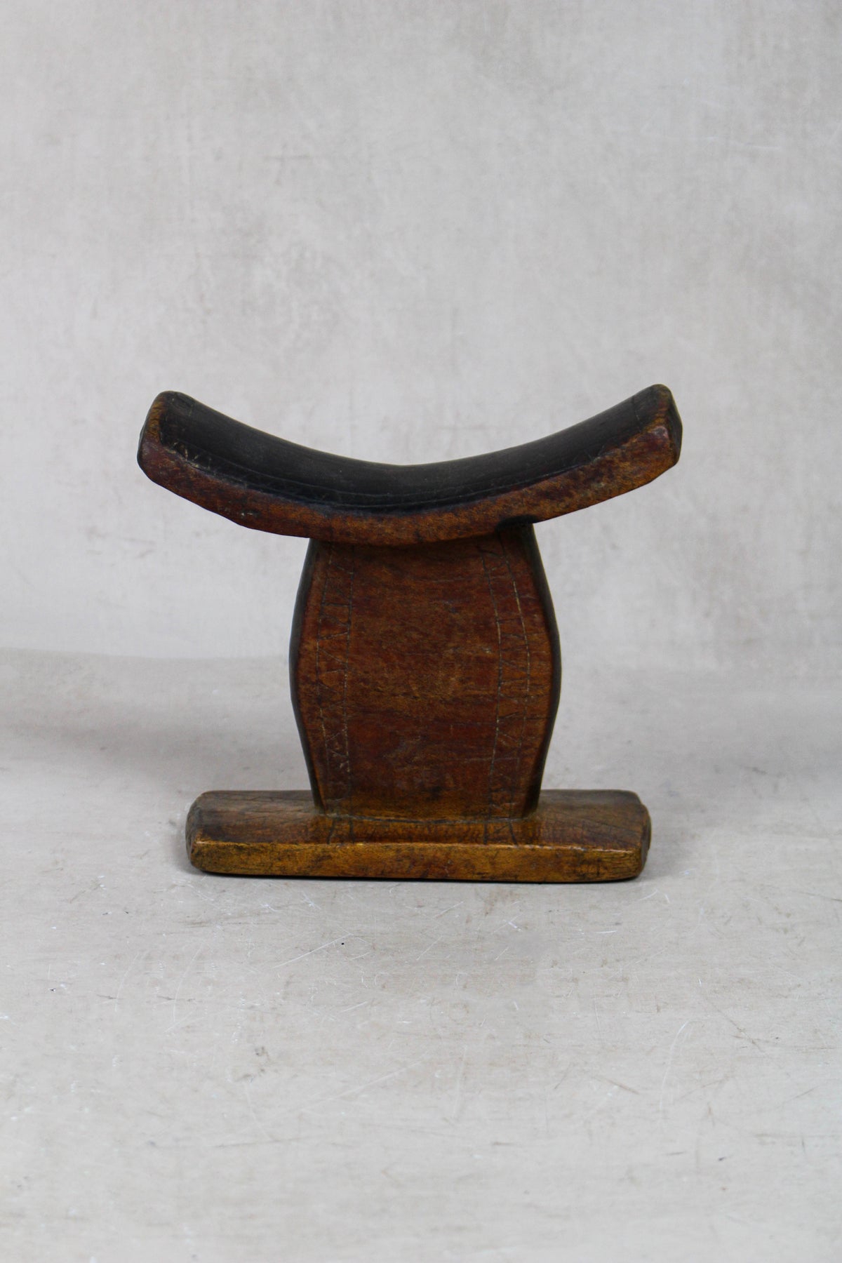 Vintage hand-carved Ethiopian wooden headrest in dark wood, sculptural African artefact (23.9)