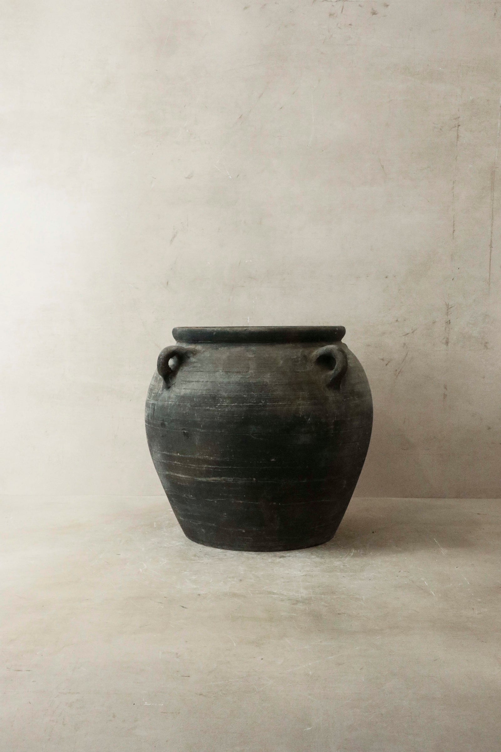 Vintage Dark pot with ears - E4.15