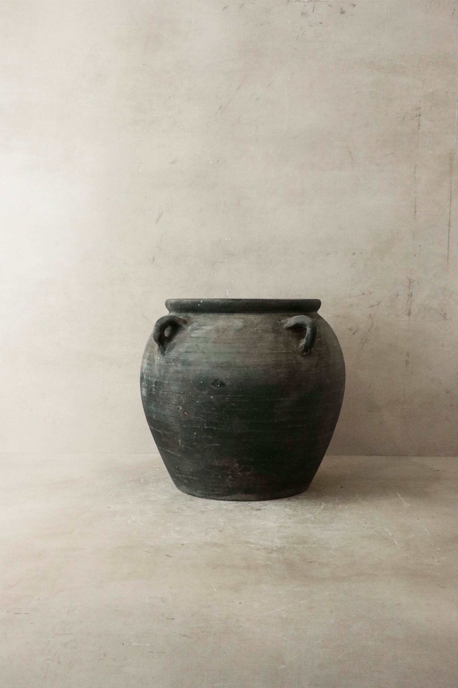 Vintage Dark pot with ears - E4.15
