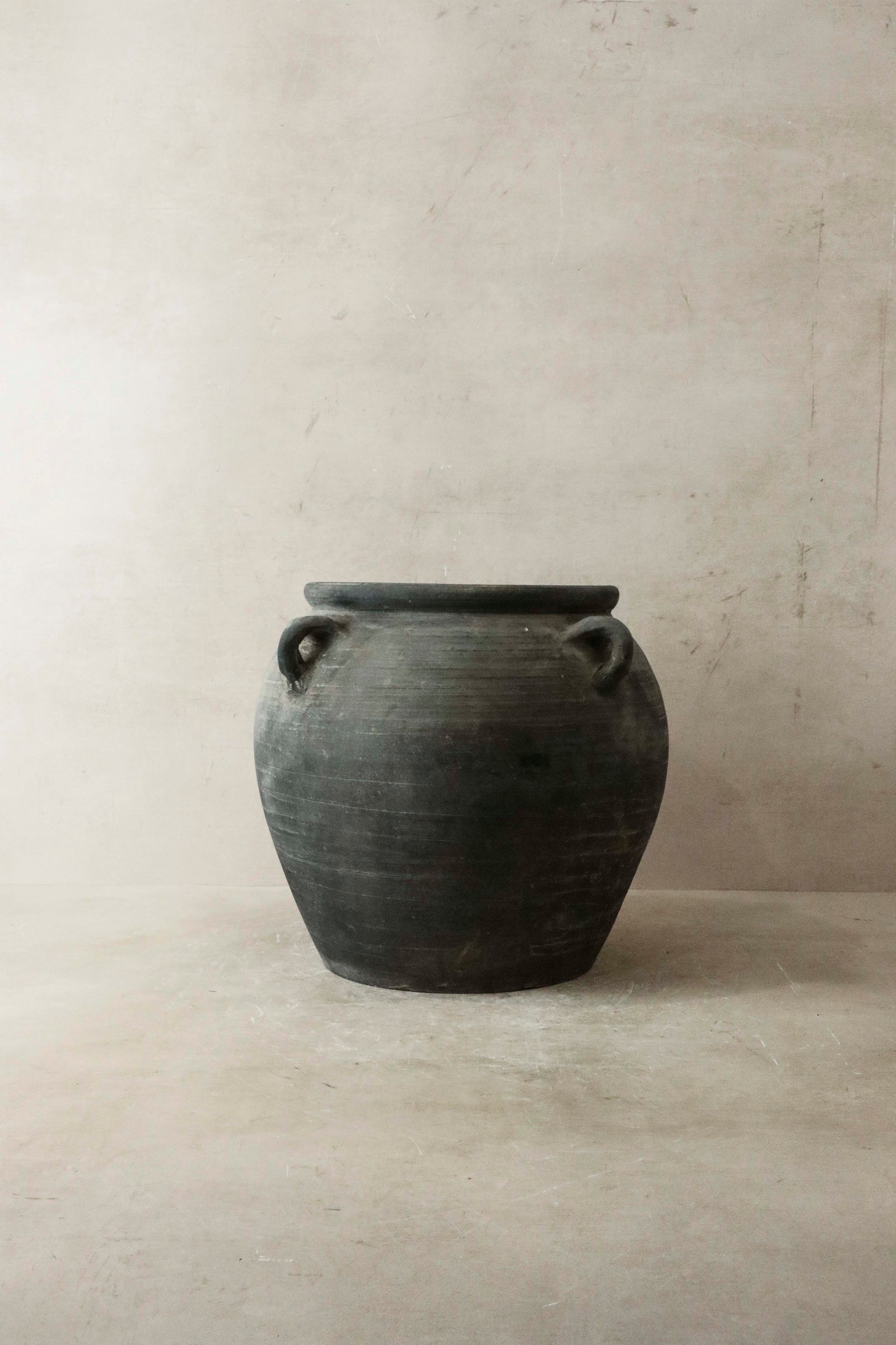 Vintage Dark pot with ears - E4.15