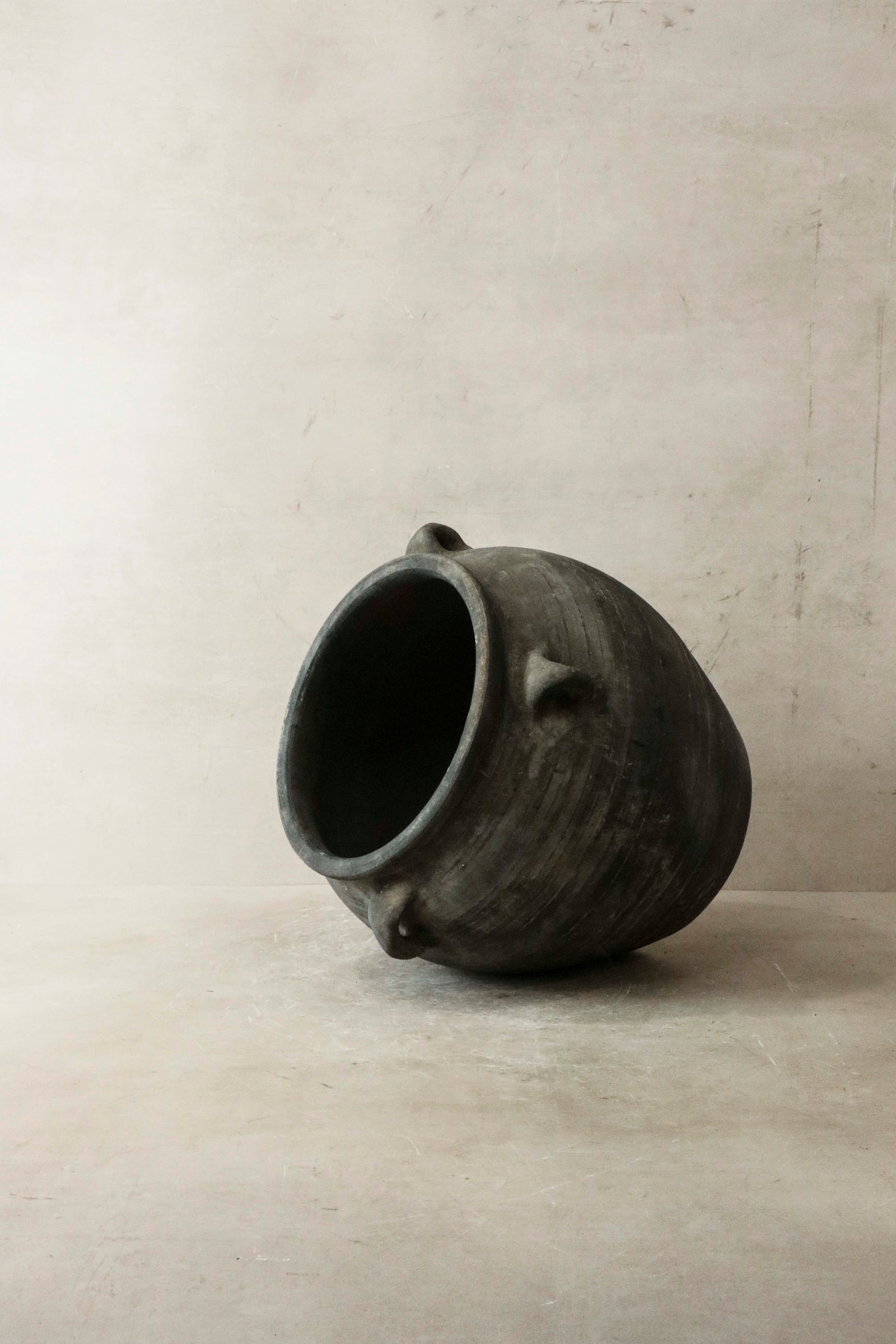 Vintage Dark pot with ears - E4.15