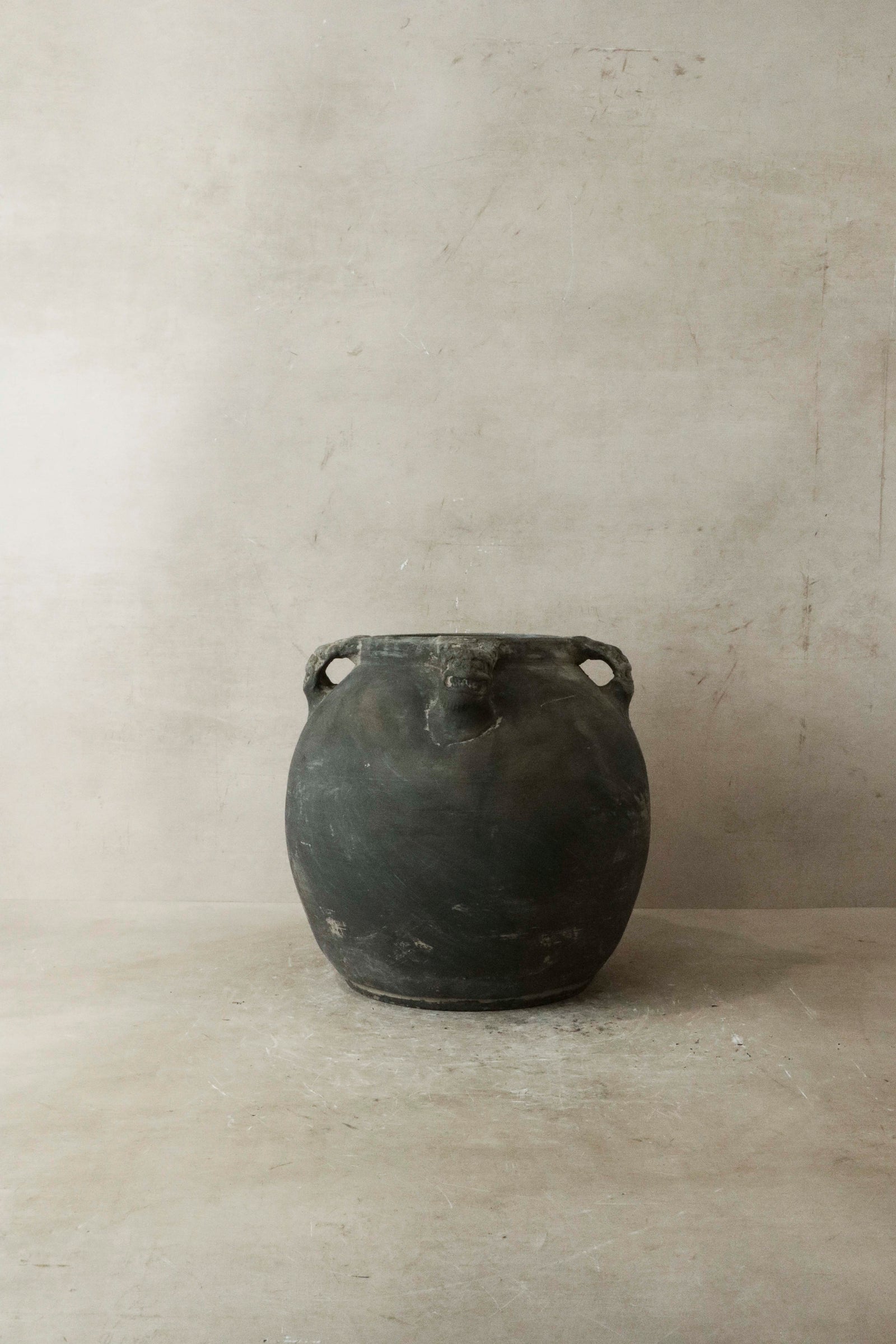 Vintage Lion Ears Dark Pot - De4.3