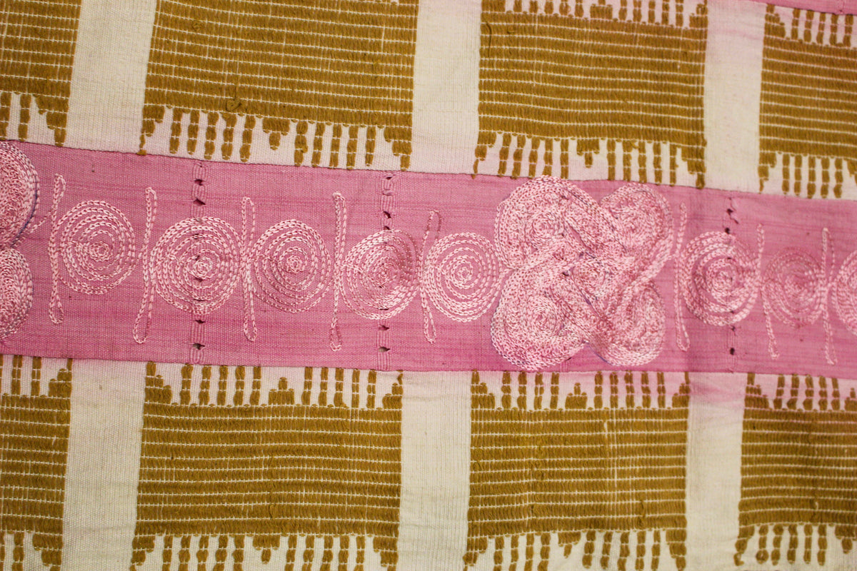 Aso Oke cloth — detail of the woven stitching