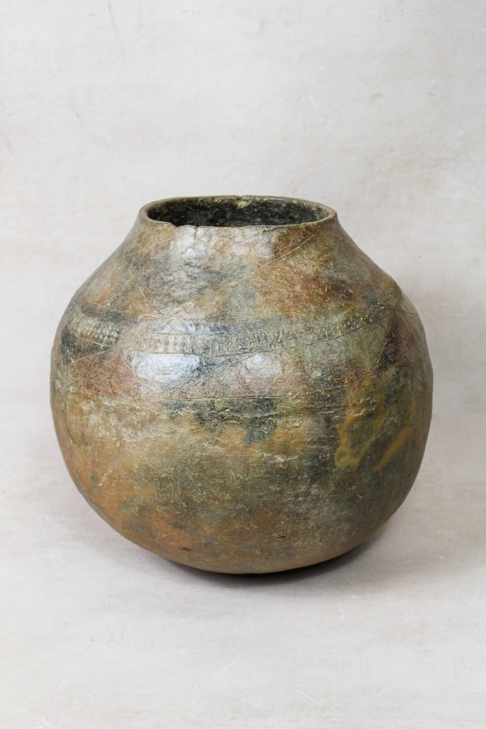 Vintage Shona hari pot in hand-burnished terracotta from Zimbabwe