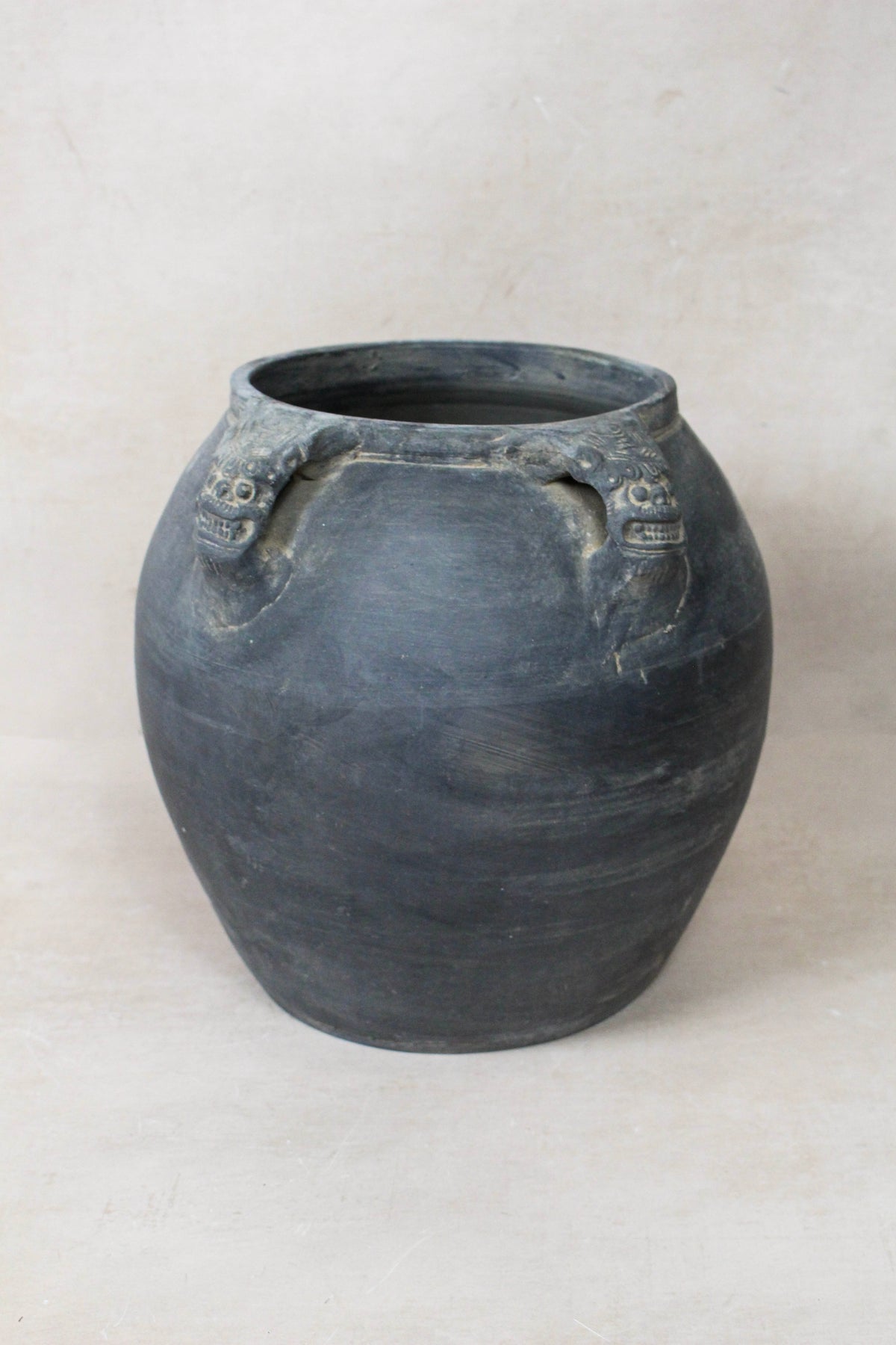 Vintage Lion Ears Dark Pot - DE.29