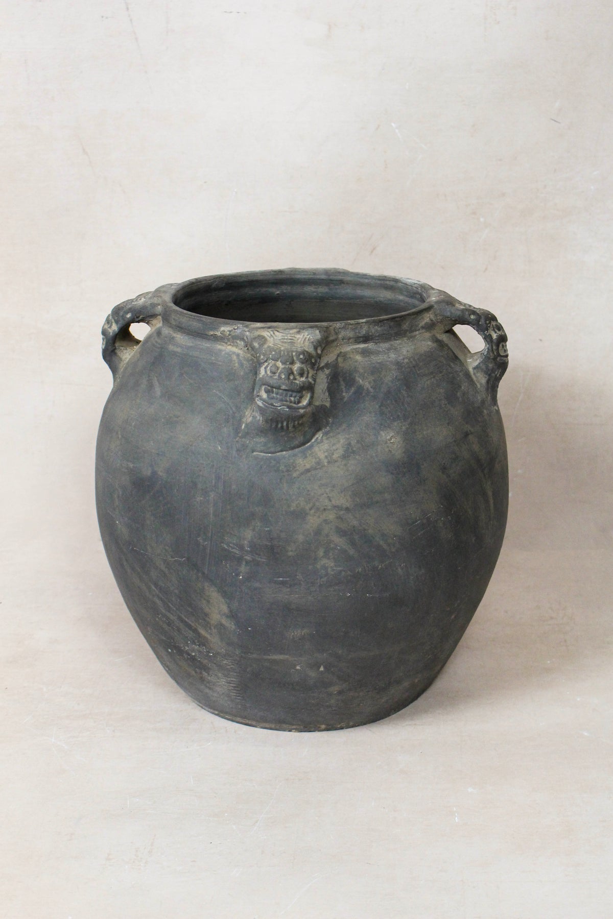 Vintage Lion Ears Dark Pot - DE.32