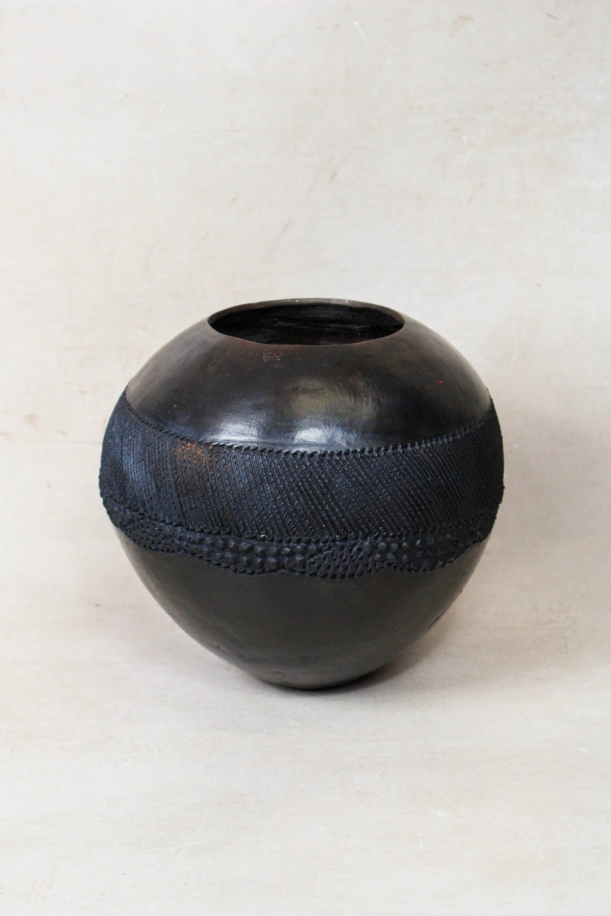 Hand-built Zulu beer pot in pit-fired clay, South Africa (163.4)