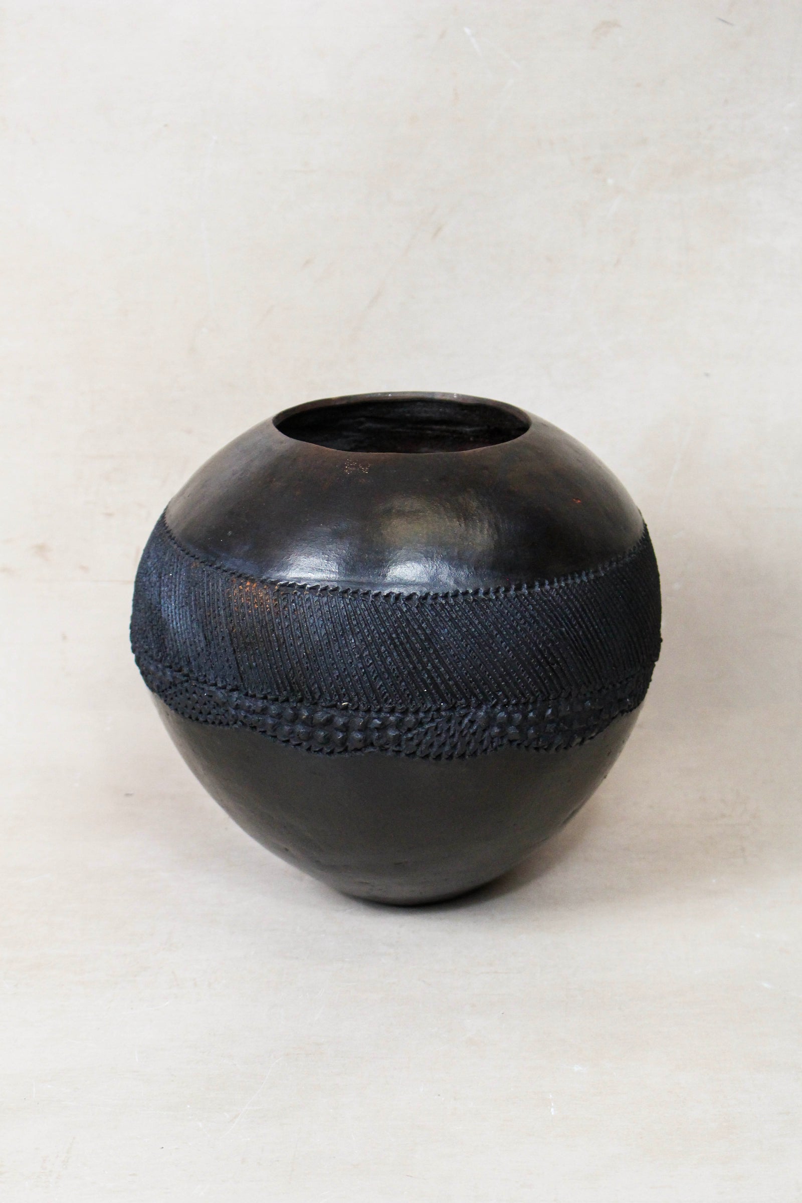 Hand-built Zulu beer pot in pit-fired clay, South Africa (163.4)