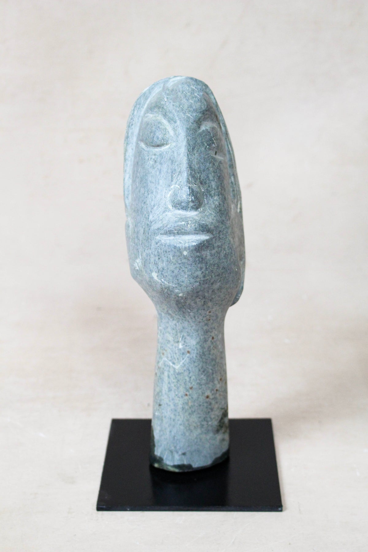 Stone head sculpture by Rizimu Chiwawa Zimbabwe 30.6