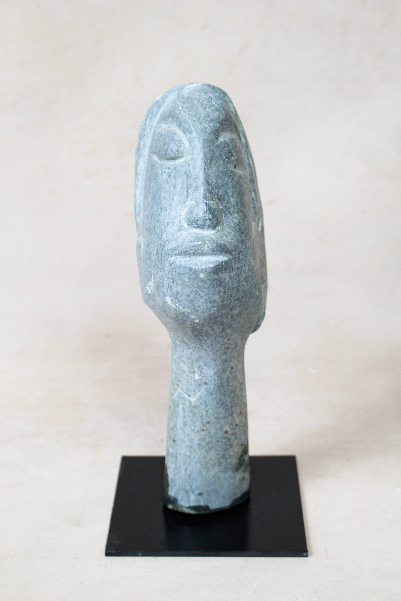 Stone head sculpture by Rizimu Chiwawa Zimbabwe 30.6