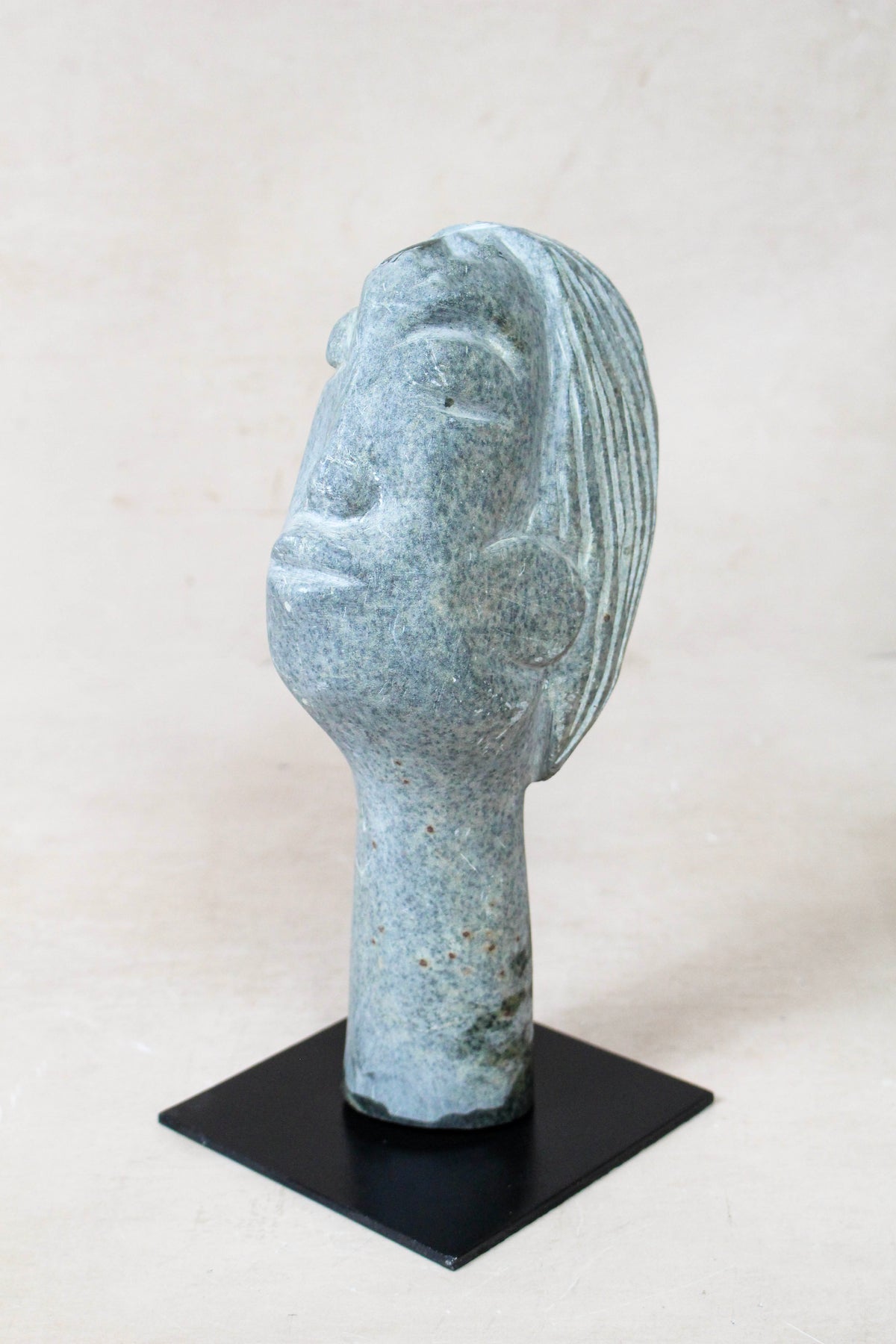 Stone head sculpture by Rizimu Chiwawa Zimbabwe 30.6
