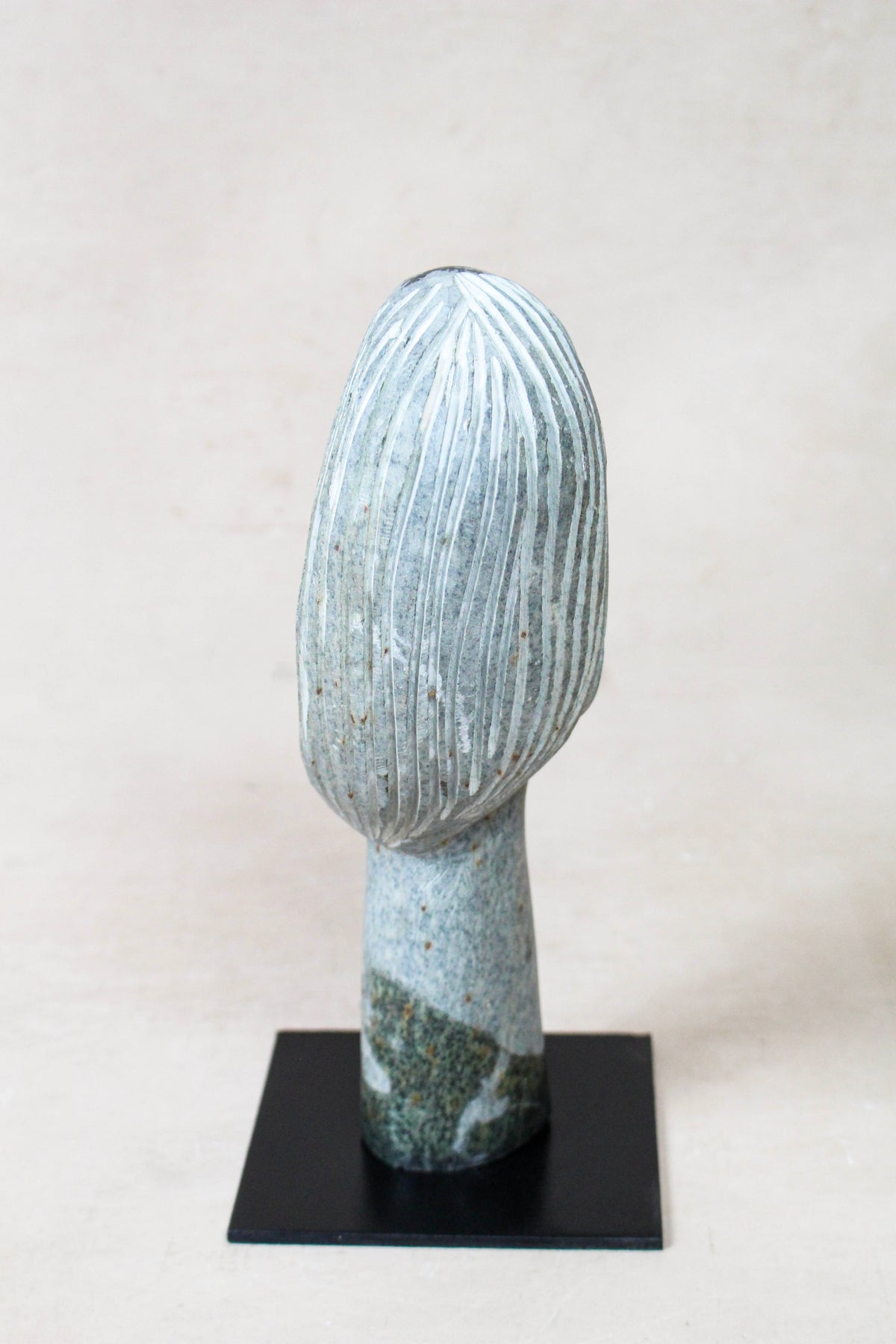 Stone head sculpture by Rizimu Chiwawa Zimbabwe 30.6