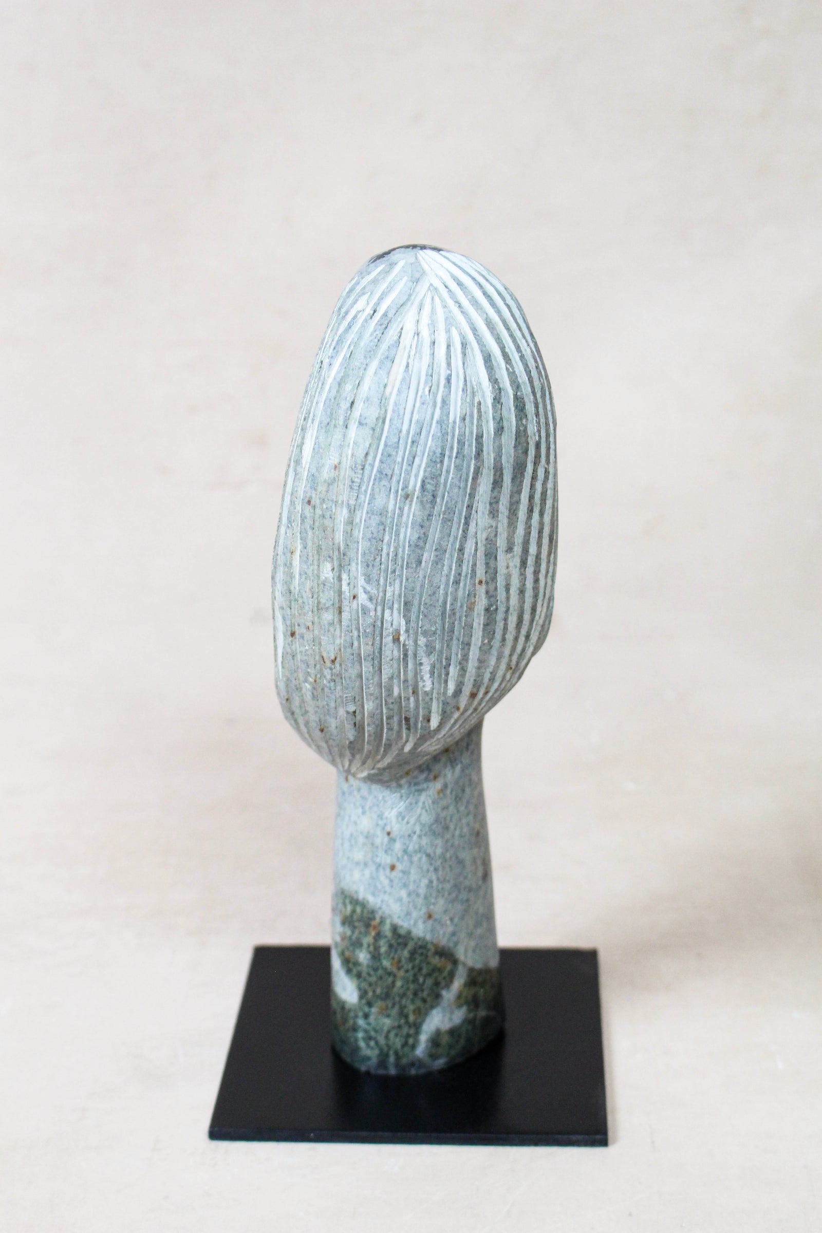 Stone head sculpture by Rizimu Chiwawa Zimbabwe 30.6