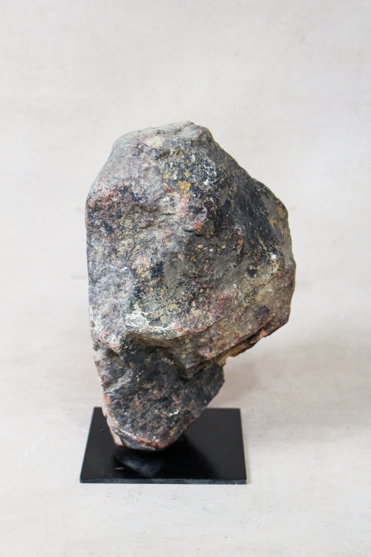 Stone head sculpture by Rizimu Chiwawa Zimbabwe 31.15