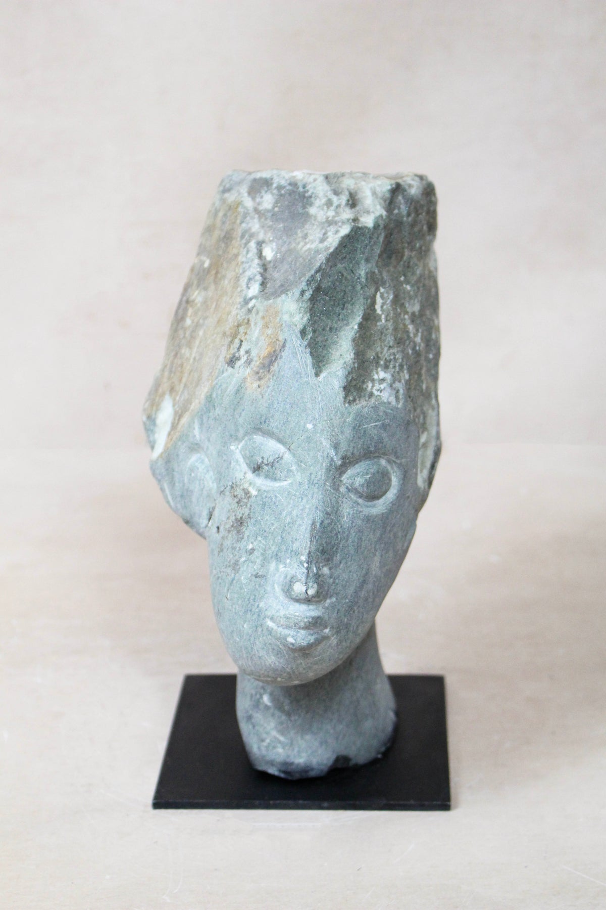 Stone head sculpture by Rizimu Chiwawa Zimbabwe 30.10