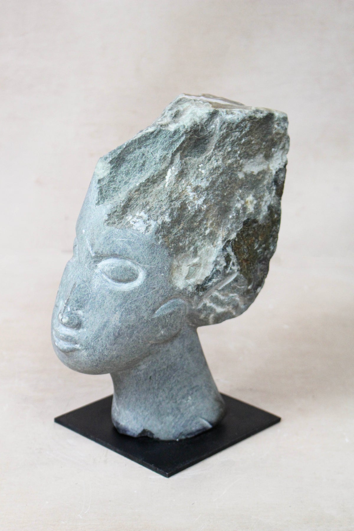 Stone head sculpture by Rizimu Chiwawa Zimbabwe 30.10