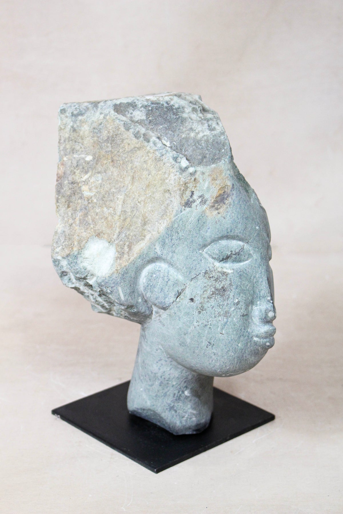 Stone head sculpture by Rizimu Chiwawa Zimbabwe 30.10