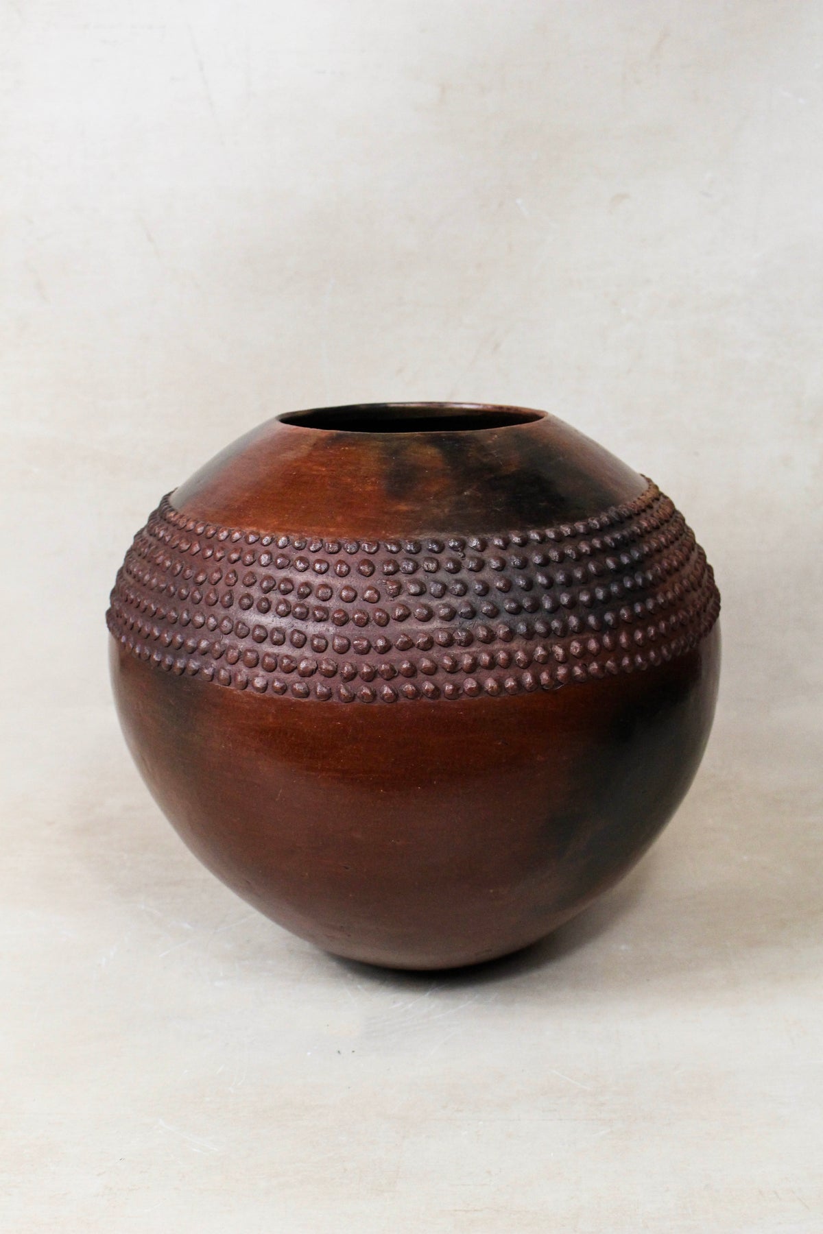 Large hand-built Zulu beer pot in pit-fired clay, South Africa (167.1)