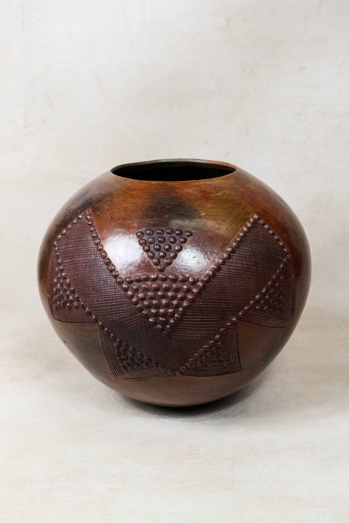 Large hand-built Zulu beer pot in pit-fired clay, South Africa (168.1)
