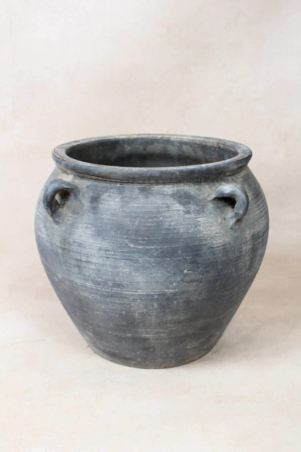Vintage Dark pot with ears - E4.33
