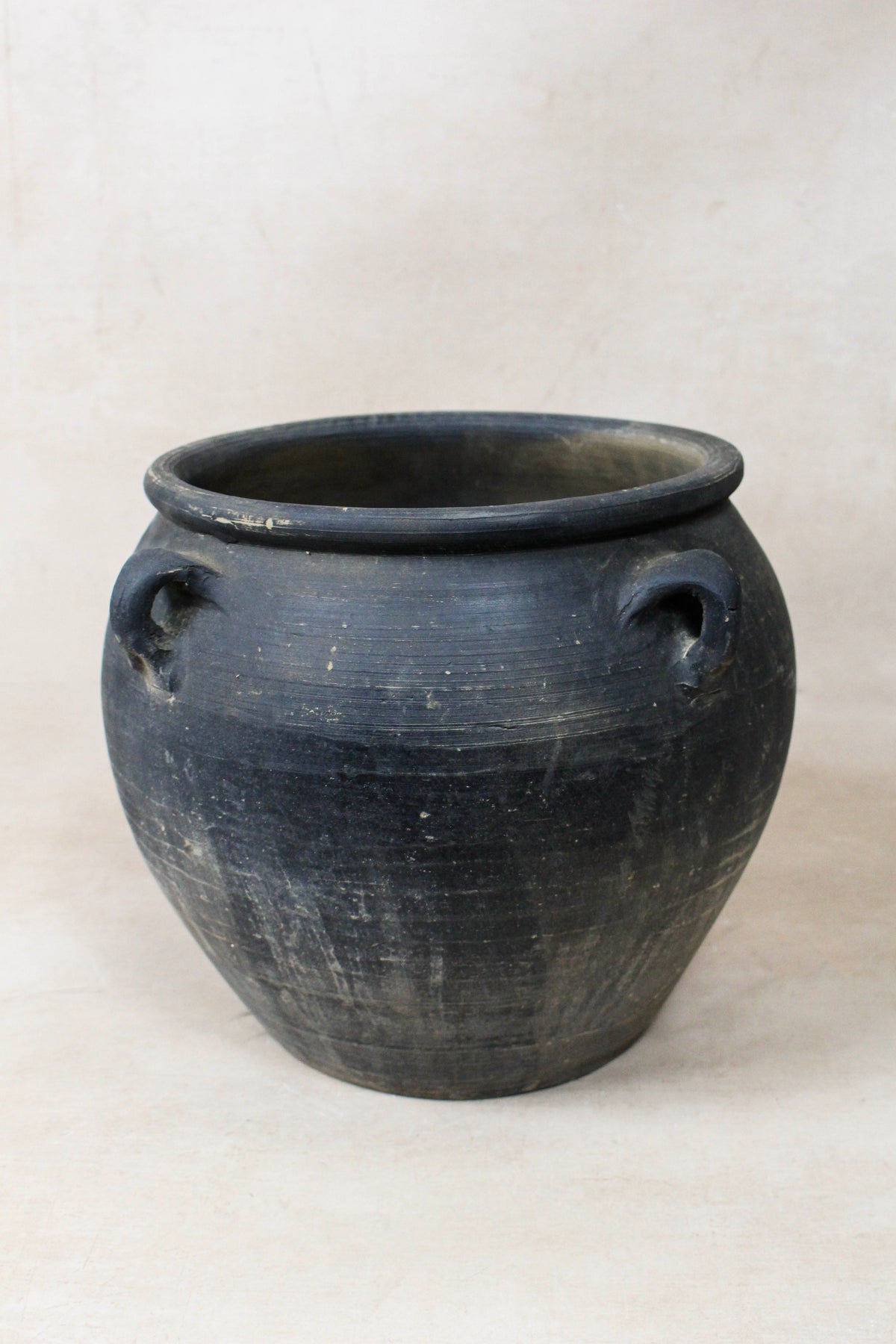 Vintage Dark pot with ears - E4.36