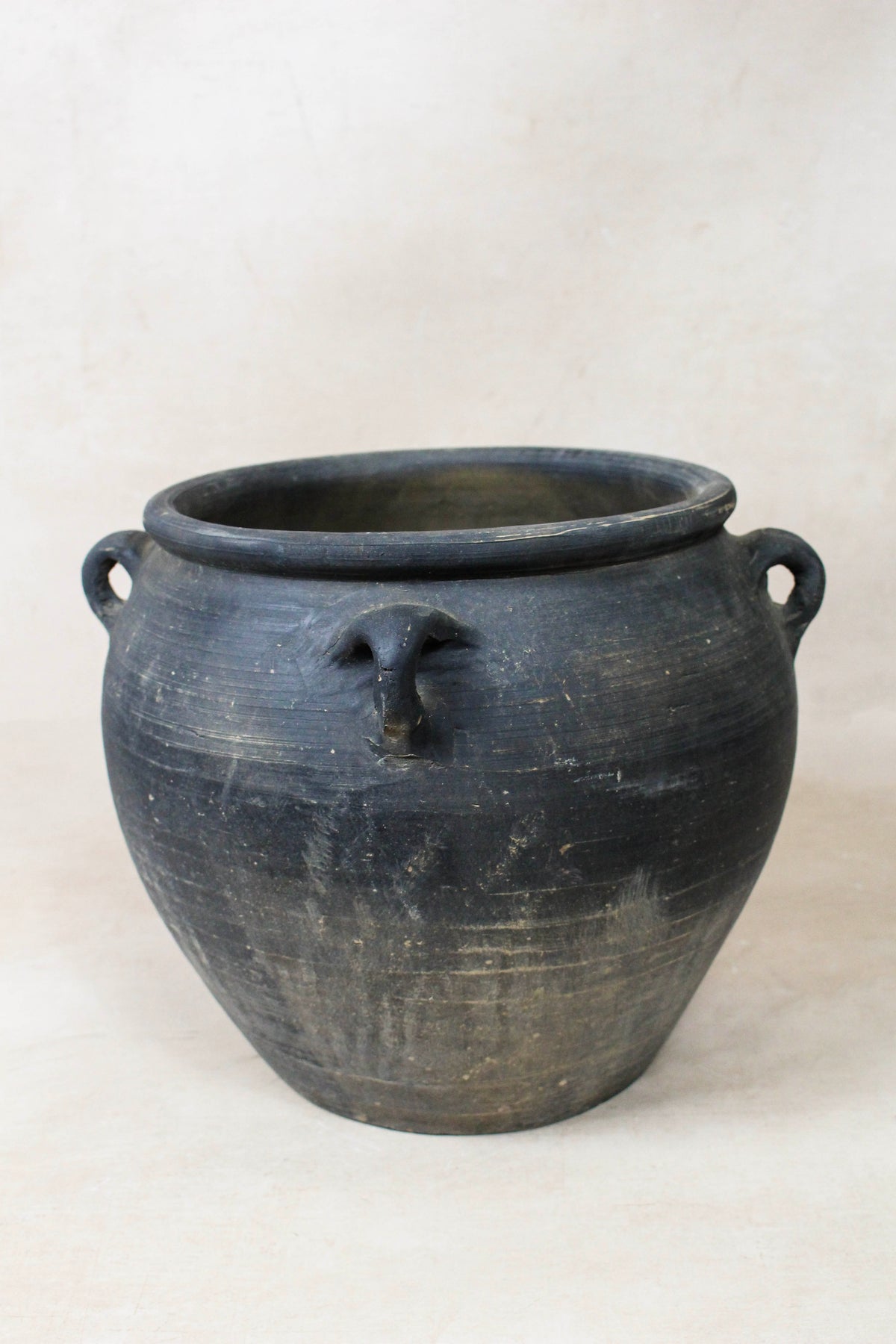 Vintage Dark pot with ears - E4.36