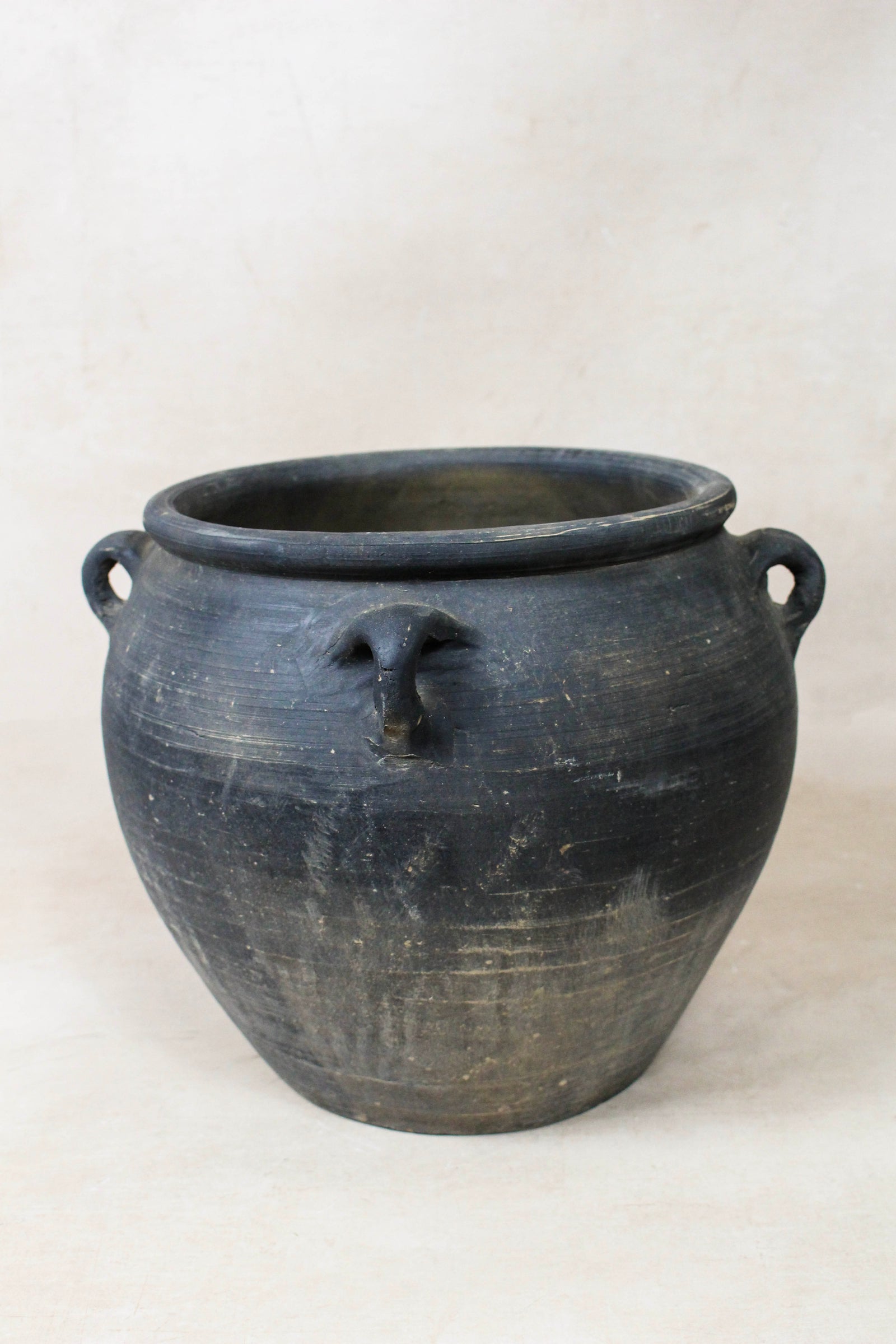 Vintage Dark pot with ears - E4.36