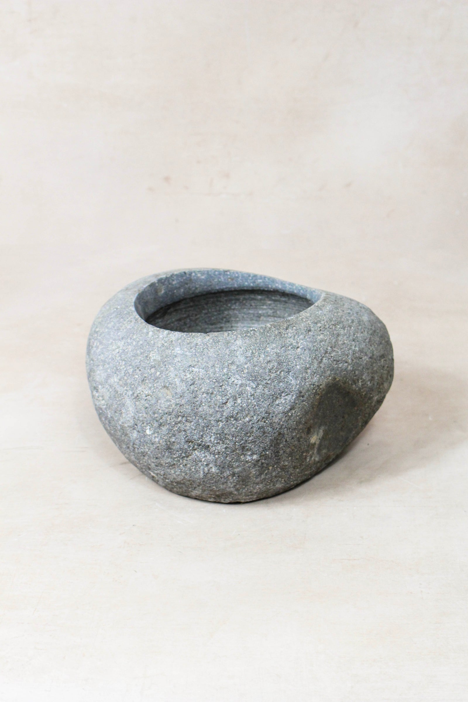 River Stone Planter Pot 22.2