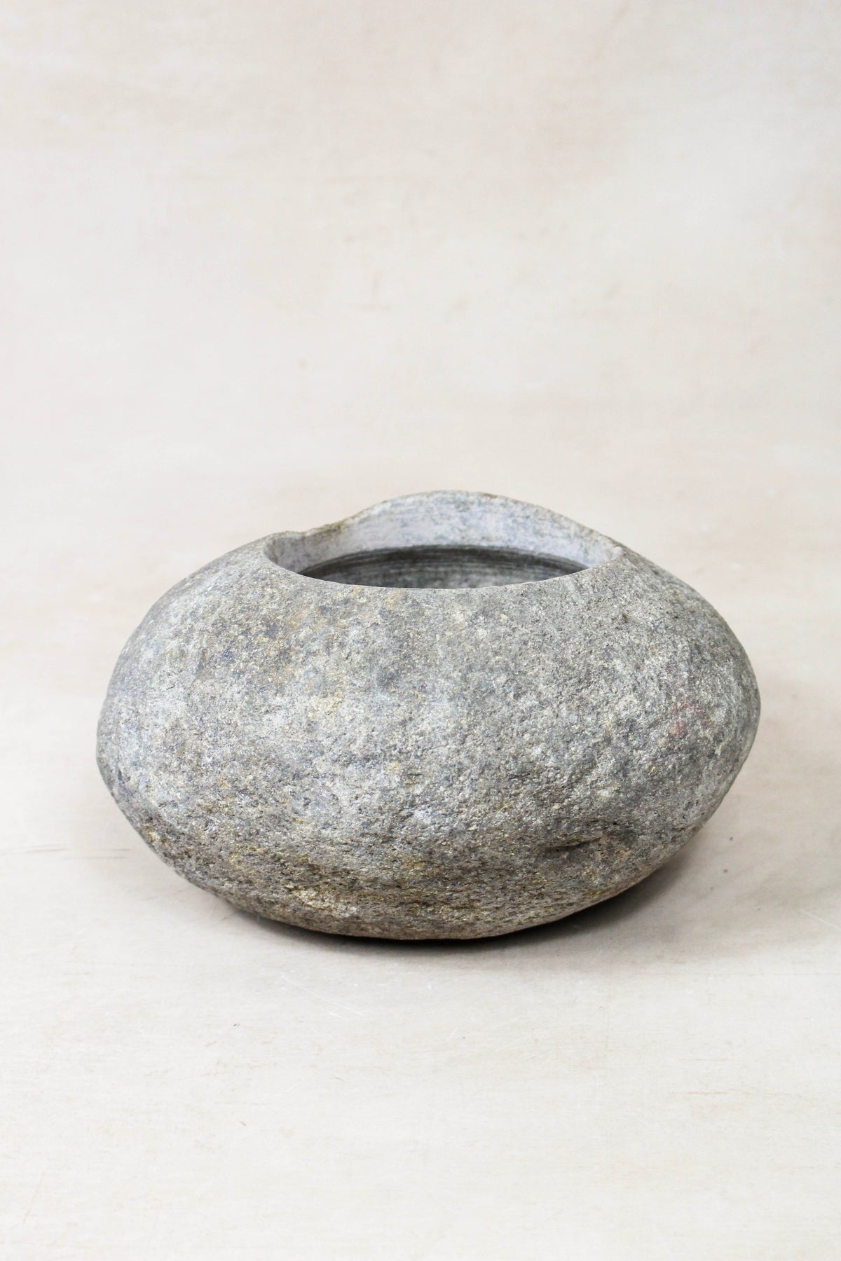 River Stone Planter Pot 22.4
