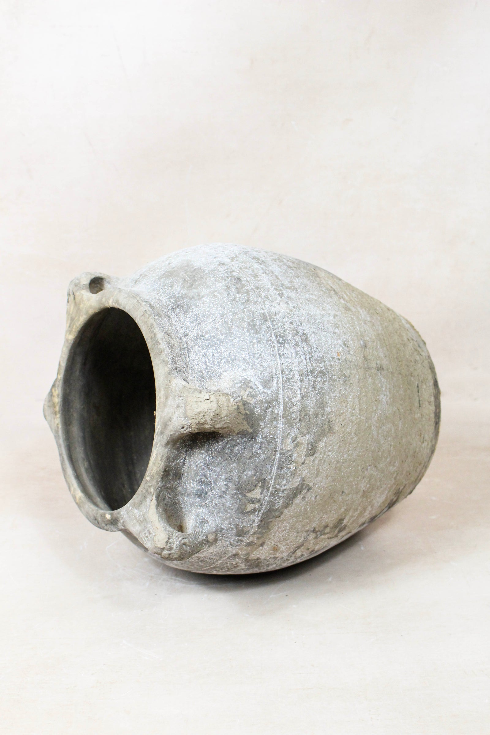 Vintage Lion Ears Dark Pot - DE.35