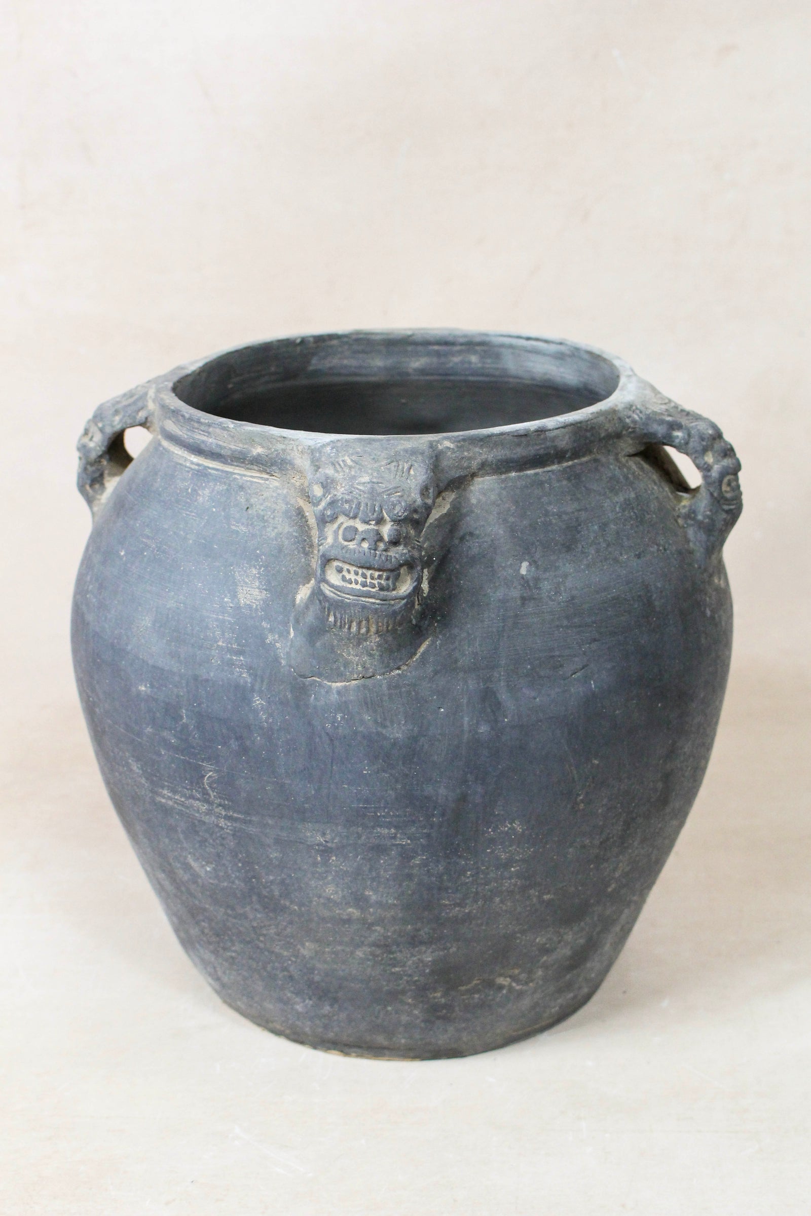 Vintage Lion Ears Dark Pot - DE.38
