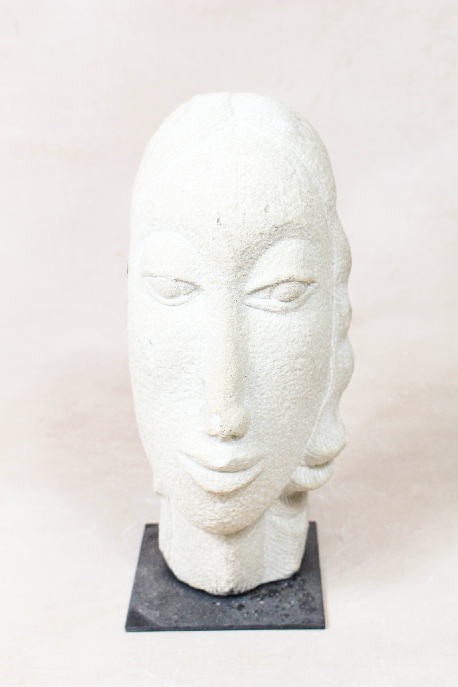Stone head sculpture by Rizimu Chiwawa Zimbabwe 31.03
