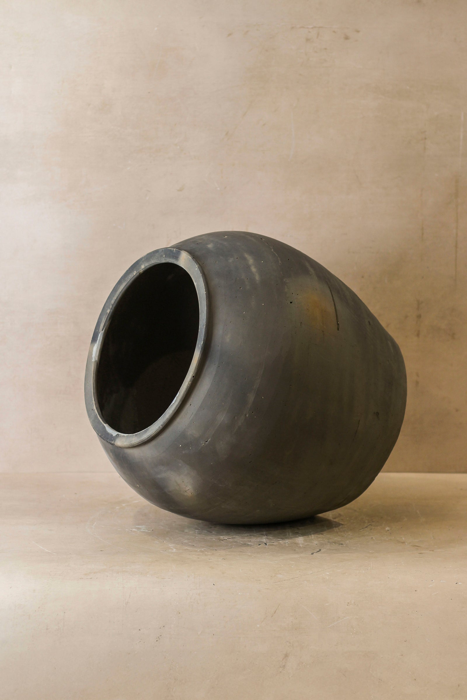 Vintage Dark Pot - No 60
