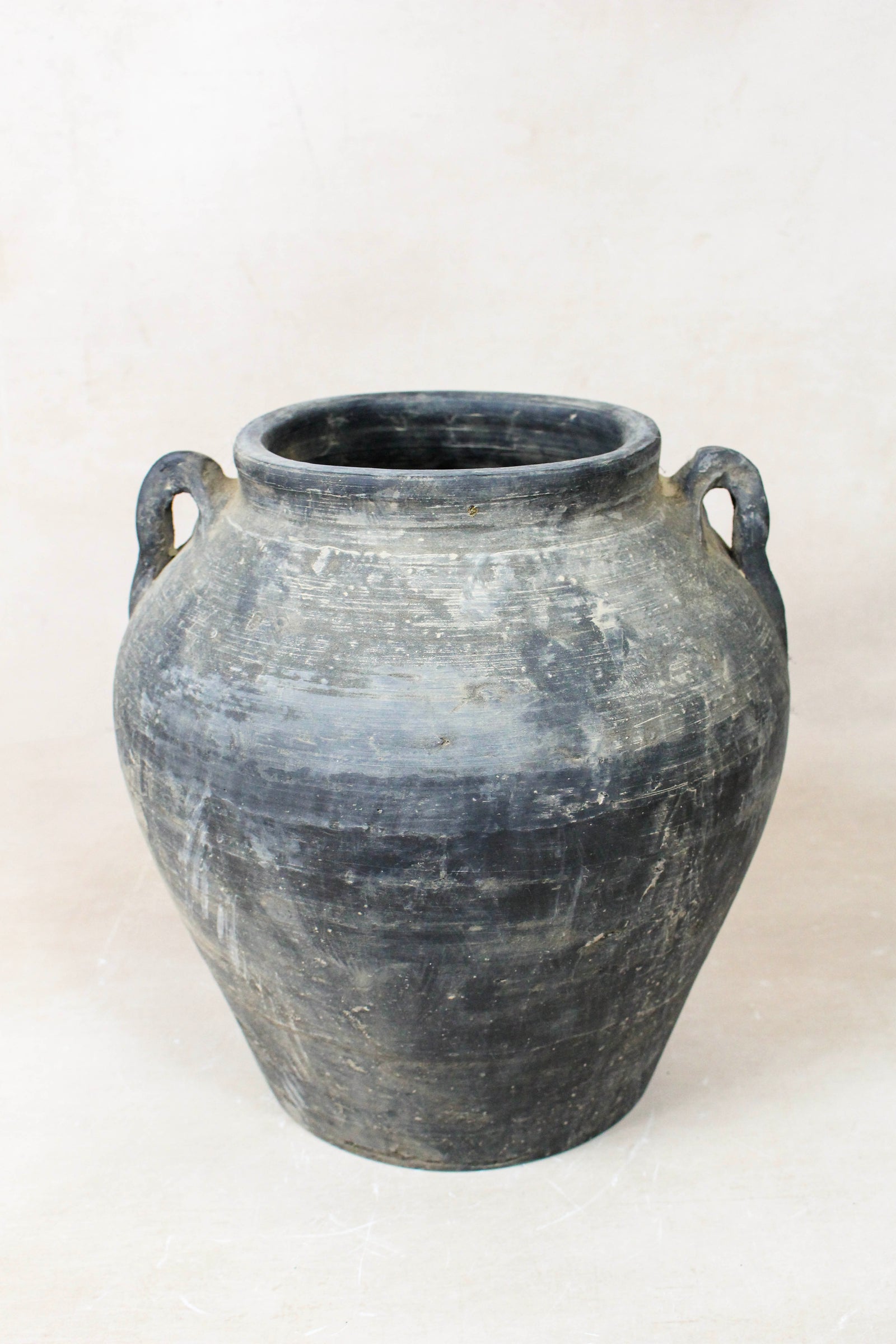 Vintage Dark pot with ears - E2.2