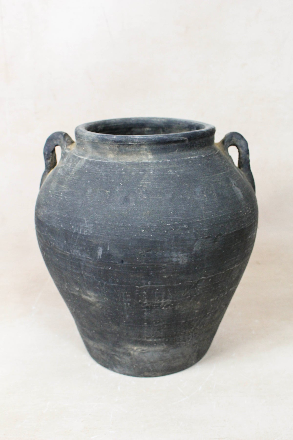 Vintage Dark pot with ears - E2.2