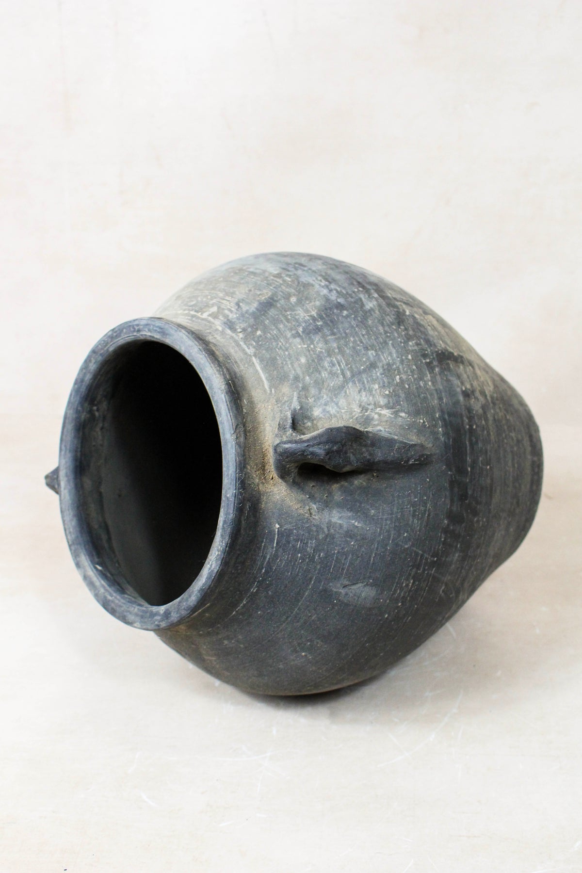 Vintage Dark pot with ears - E2.2