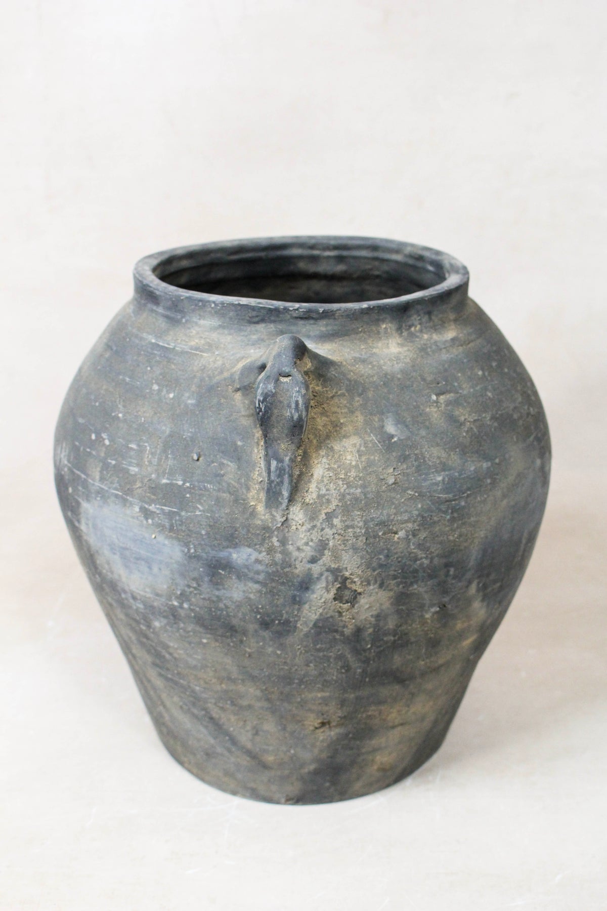 Vintage Dark pot with ears - E2.6