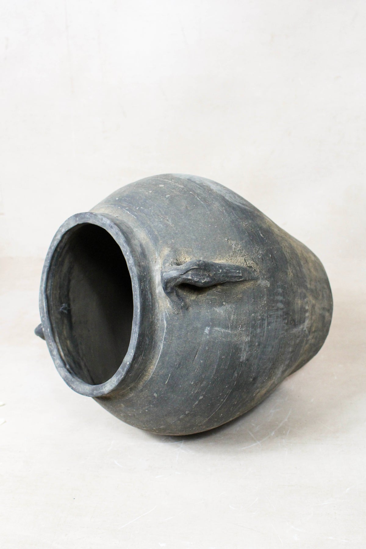 Vintage Dark pot with ears - E2.6