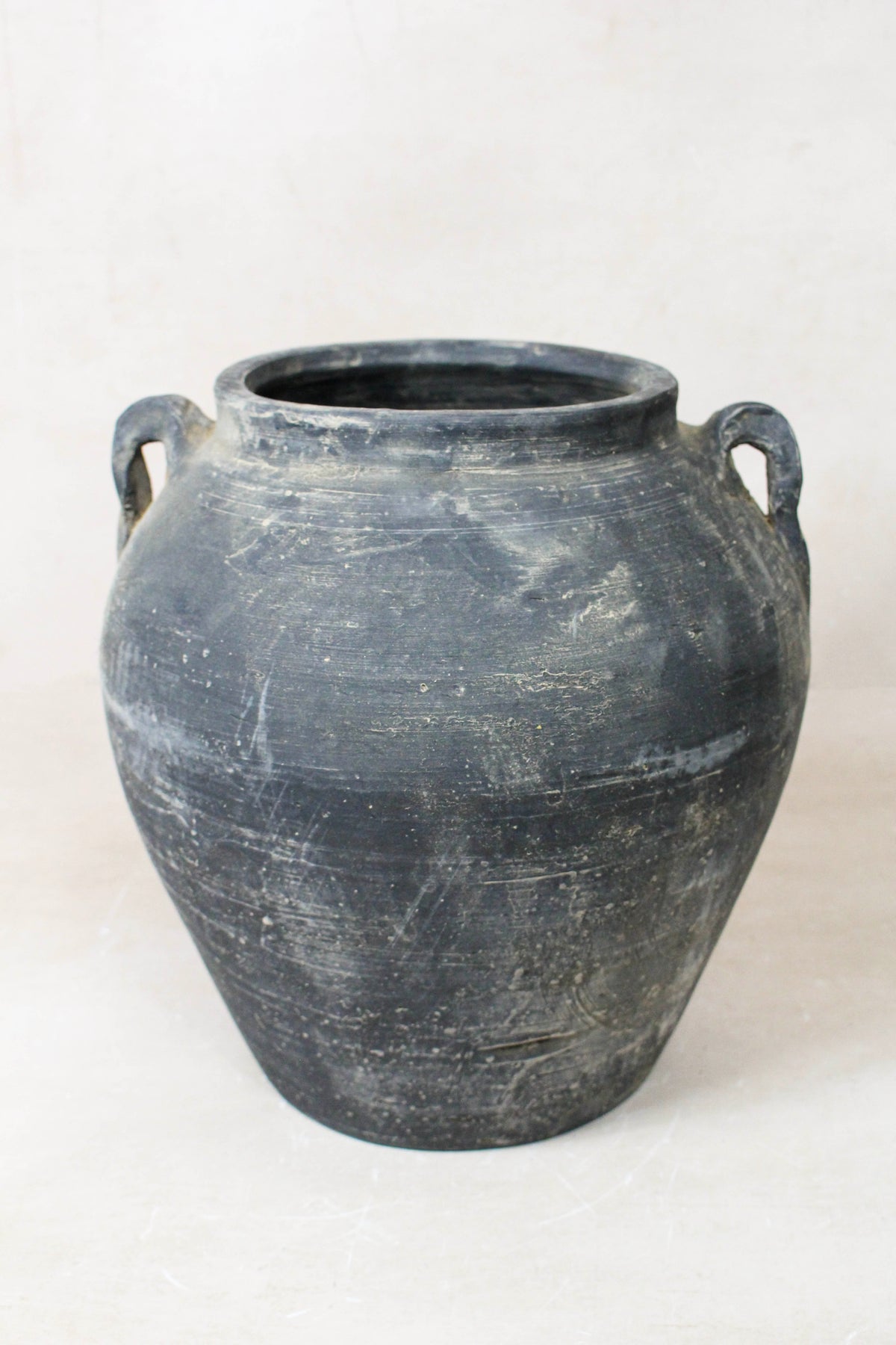 Vintage Dark pot with ears - E2.7