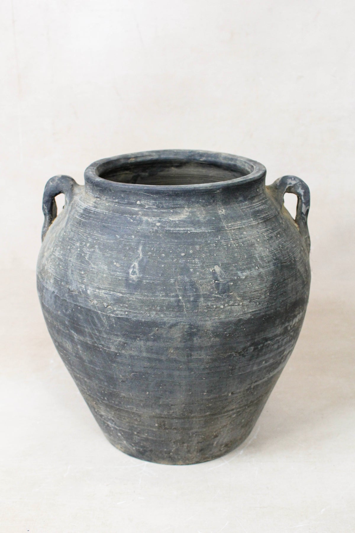 Vintage Dark pot with ears - E2.7