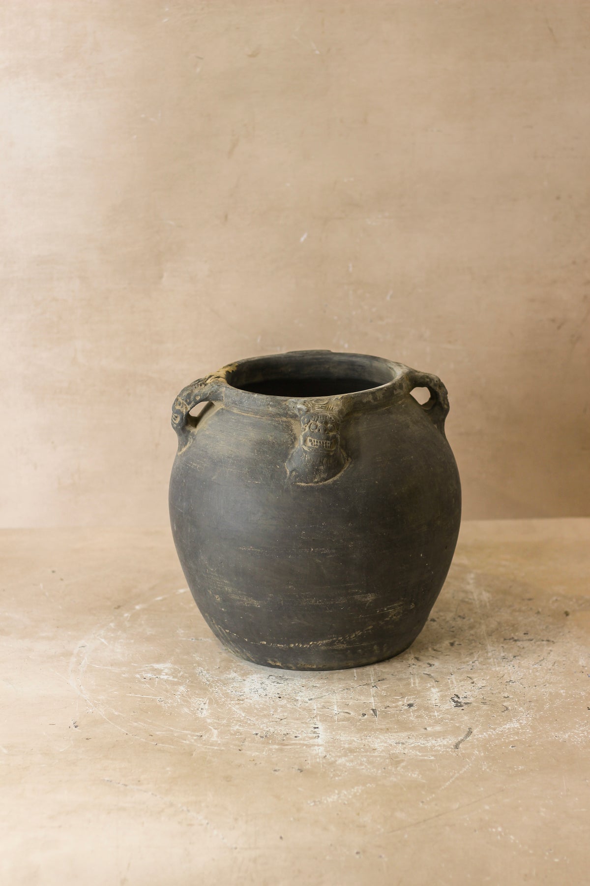 Vintage Lion Ears Dark Pot - De4.7
